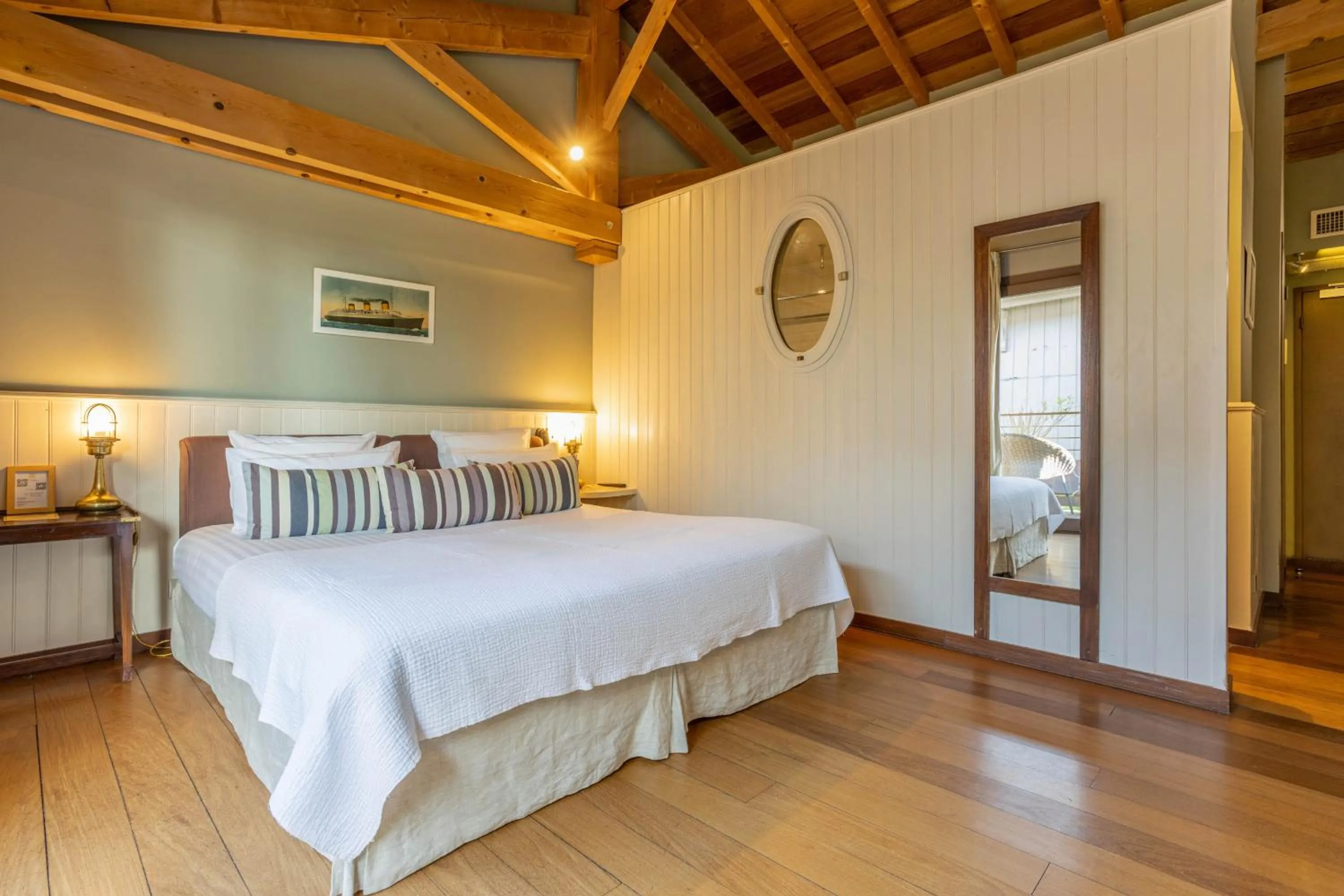 Photo of the whole room, Bed in Hôtel Côté Sable