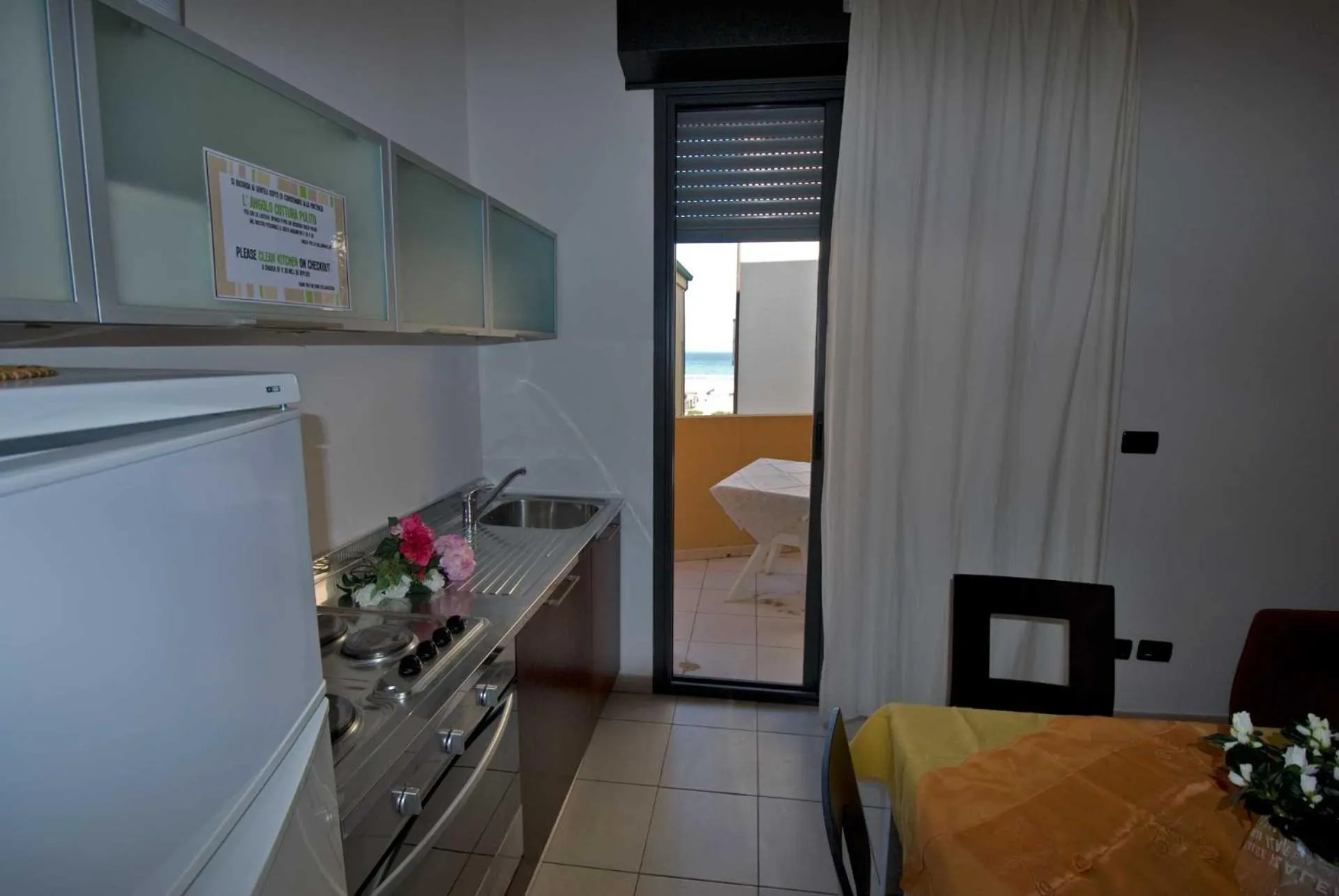 Kitchen or kitchenette, Bed in Residence Domus