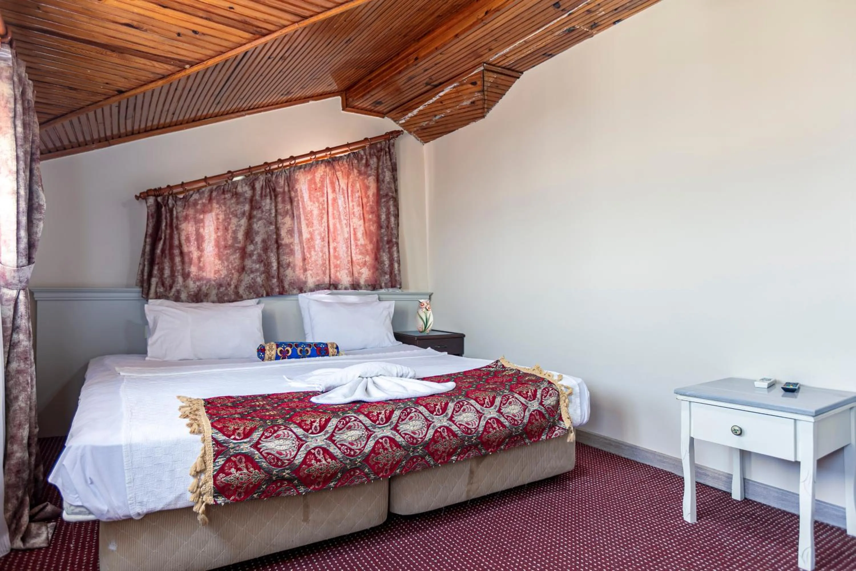 Sea view, Bed in OttomanZade