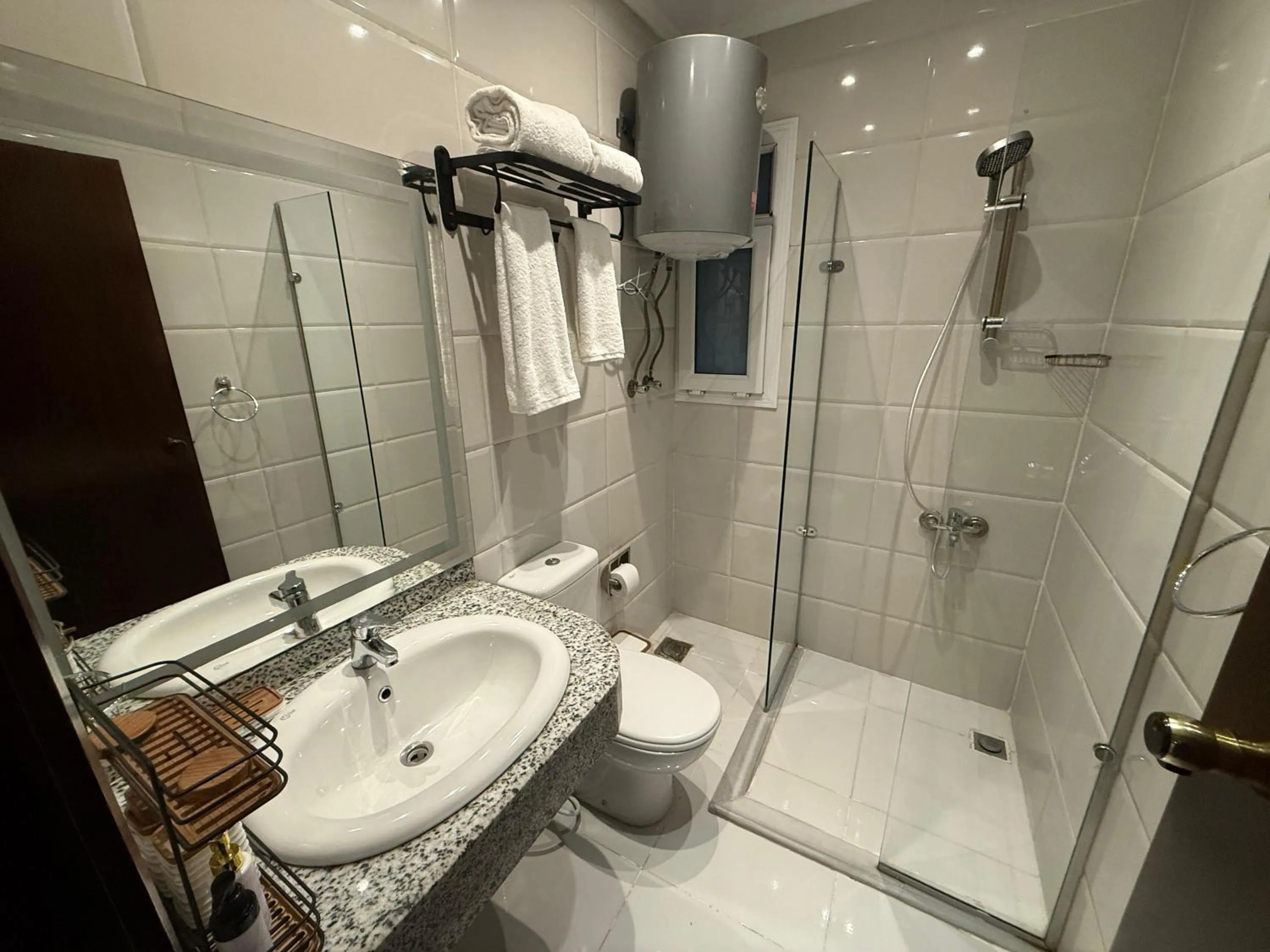 Eco green pyramids hotel