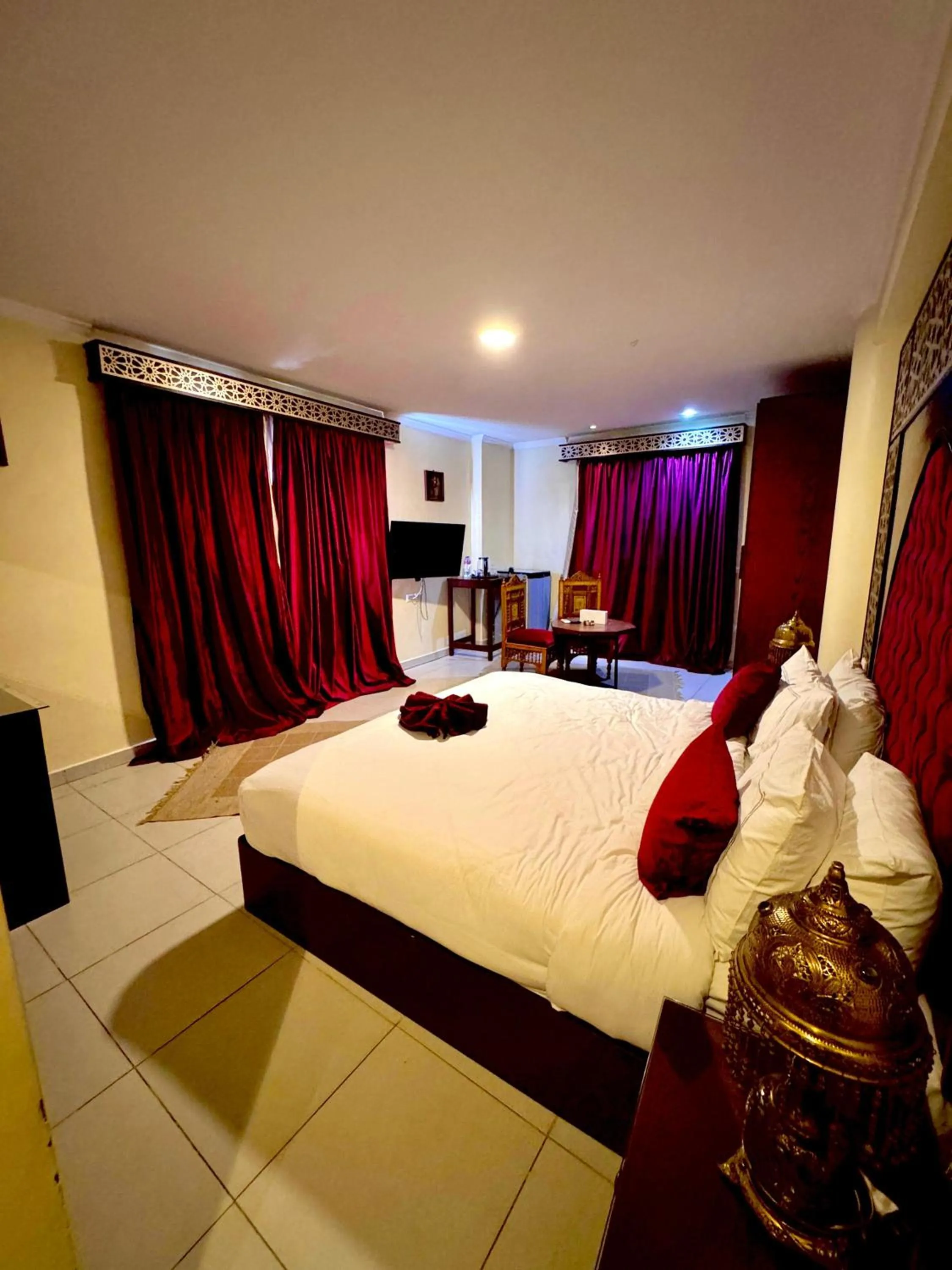 Bed in PYRAMIDS TOWER Inn