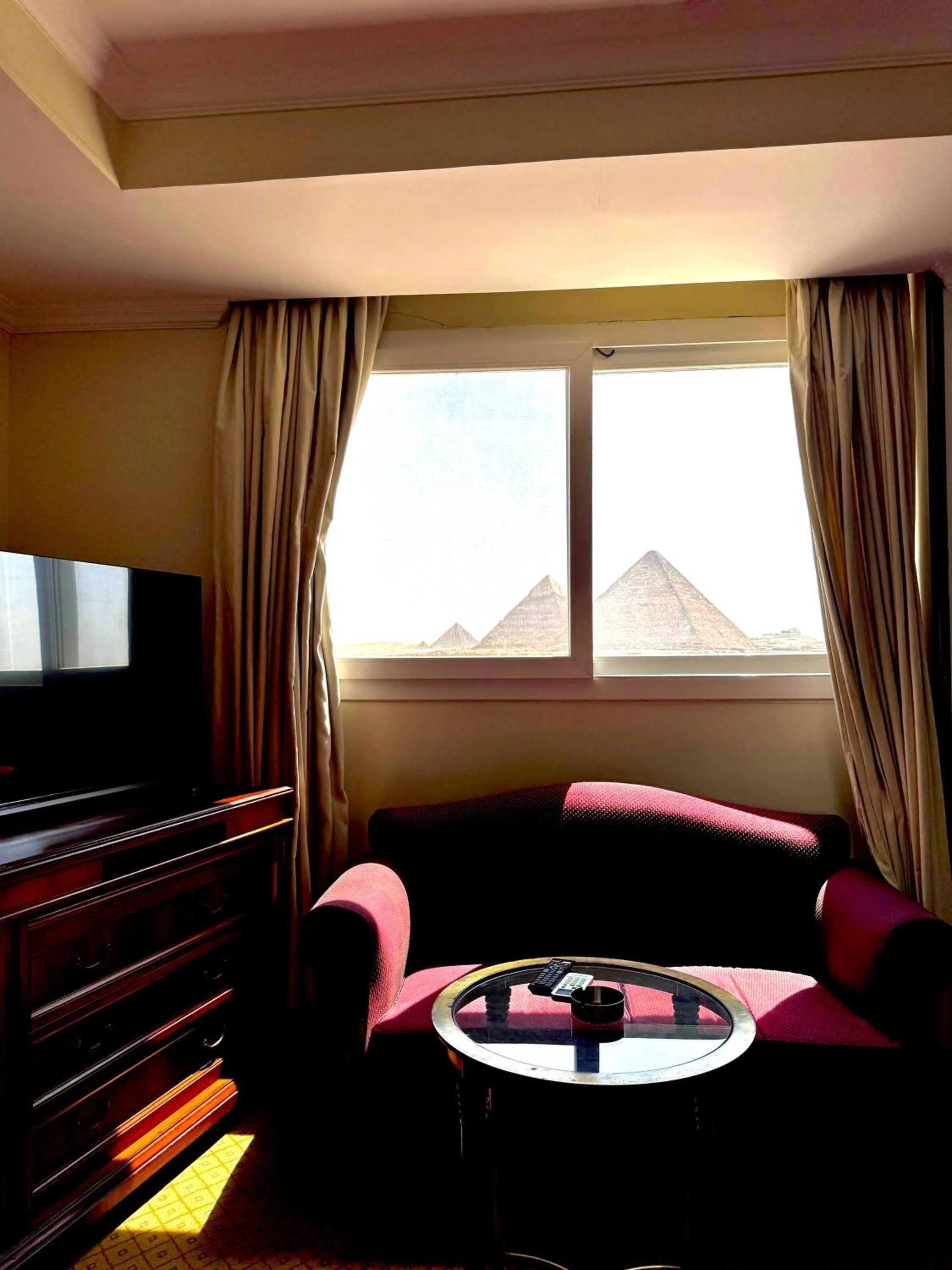 Bed in PYRAMIDS TOWER Inn