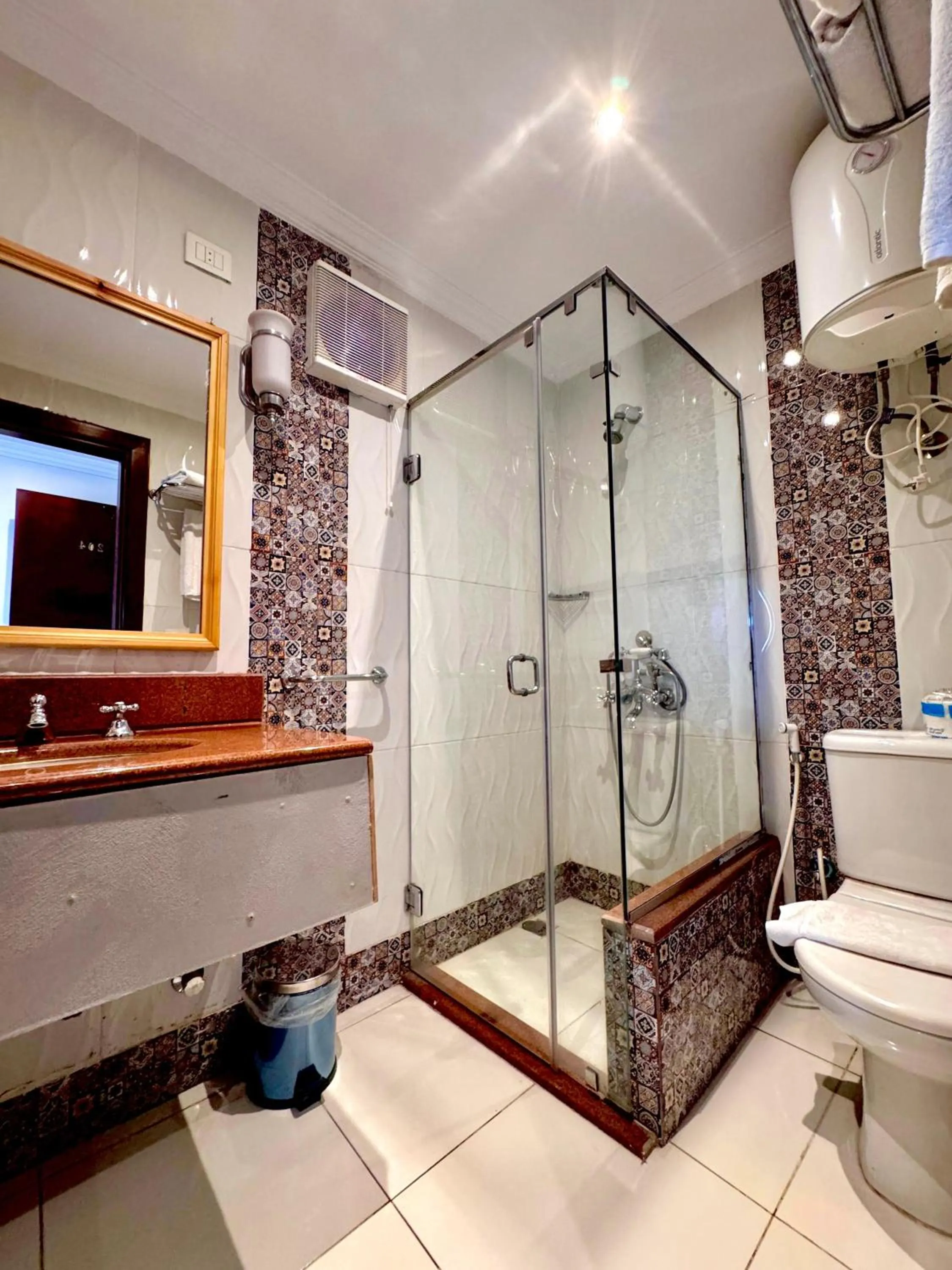 Shower in PYRAMIDS TOWER Inn