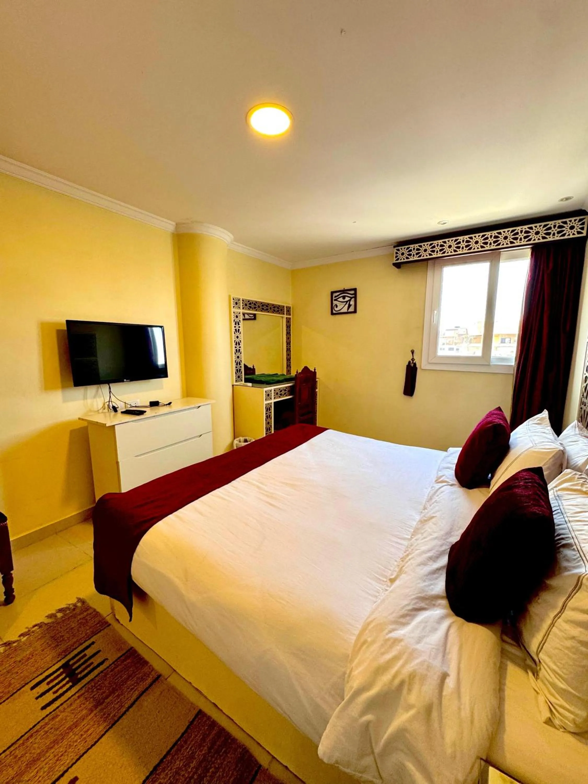 Bed in PYRAMIDS TOWER Inn