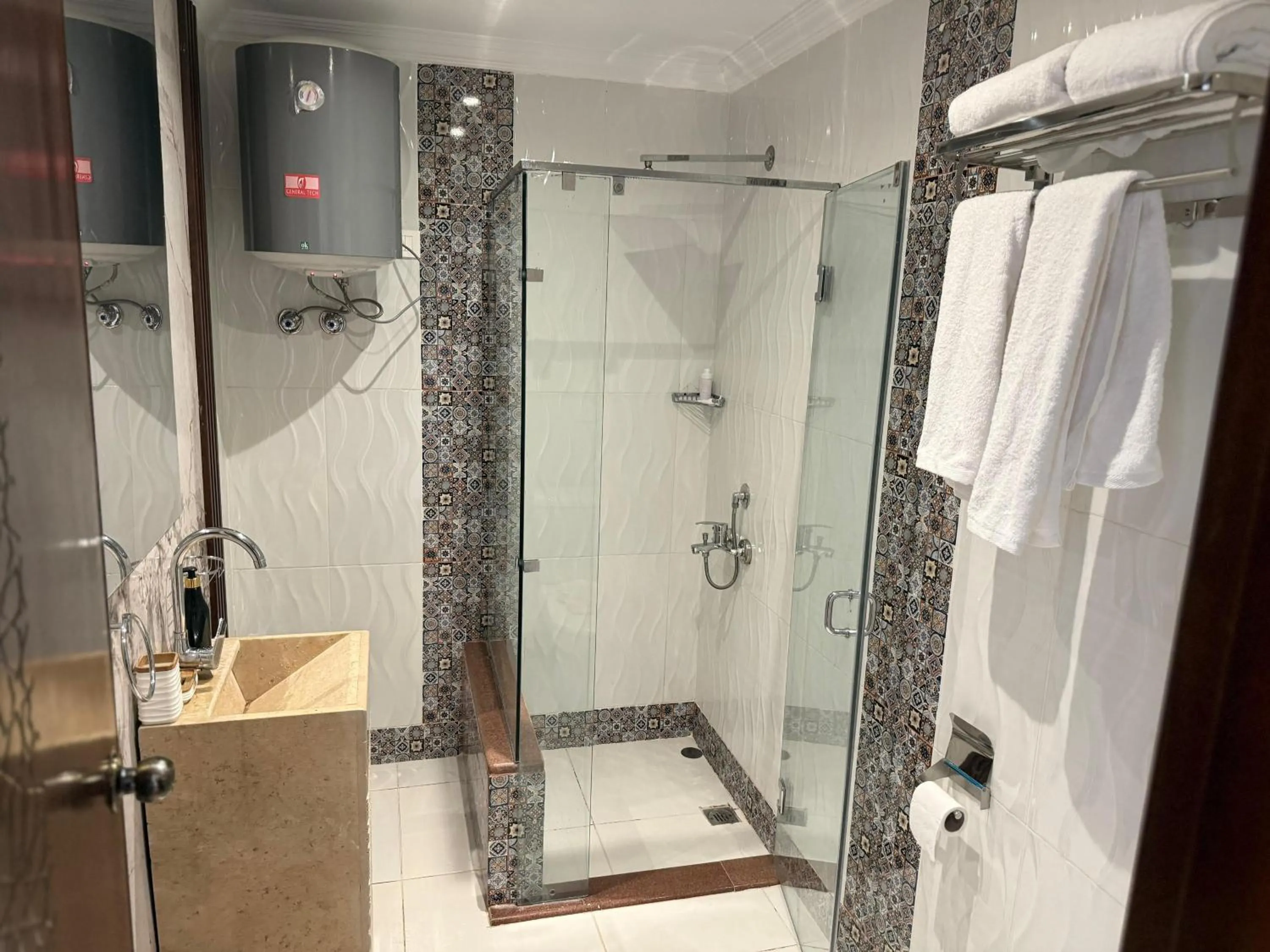 Eco green pyramids hotel