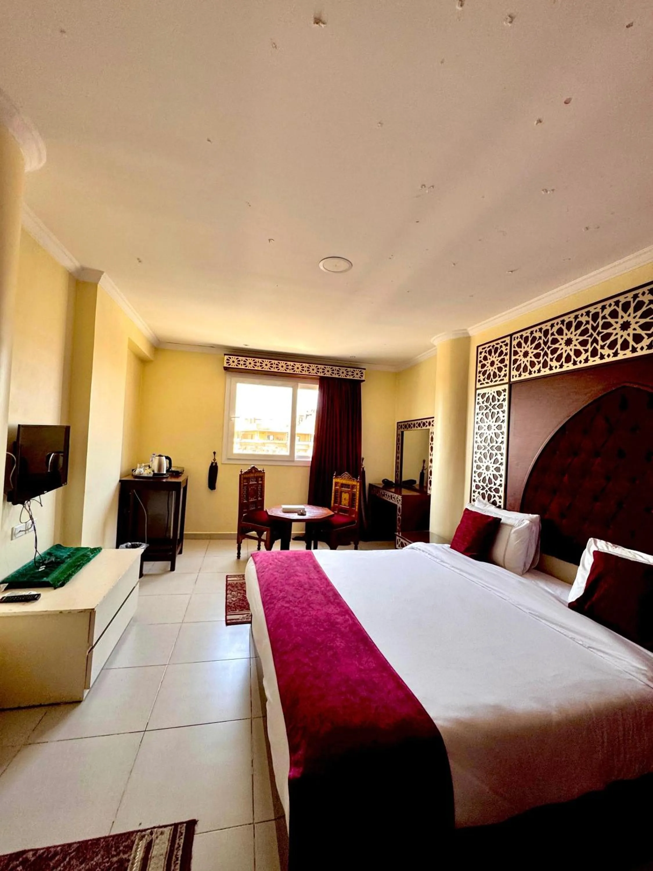 Bed in PYRAMIDS TOWER Inn