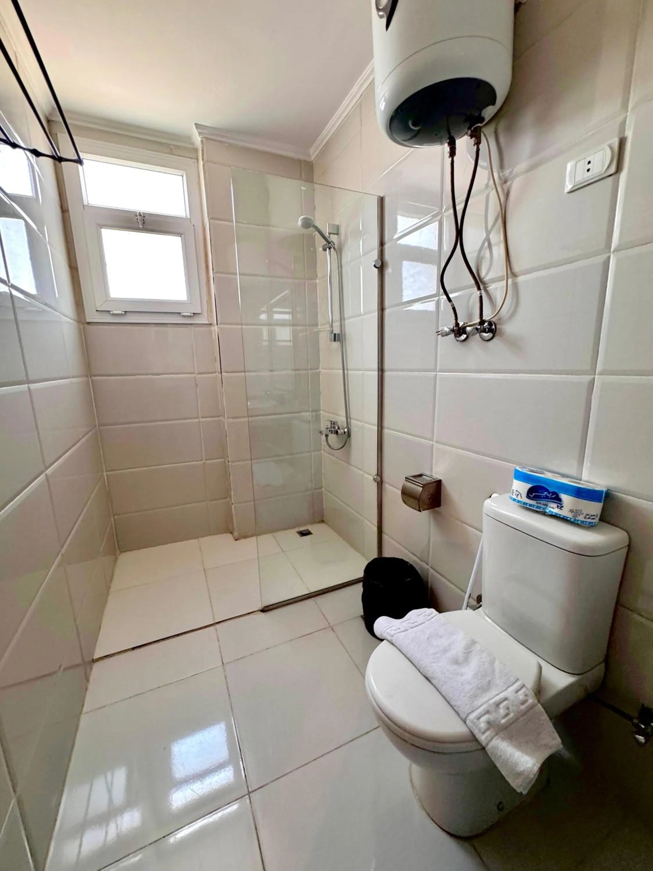 Shower in PYRAMIDS TOWER Inn