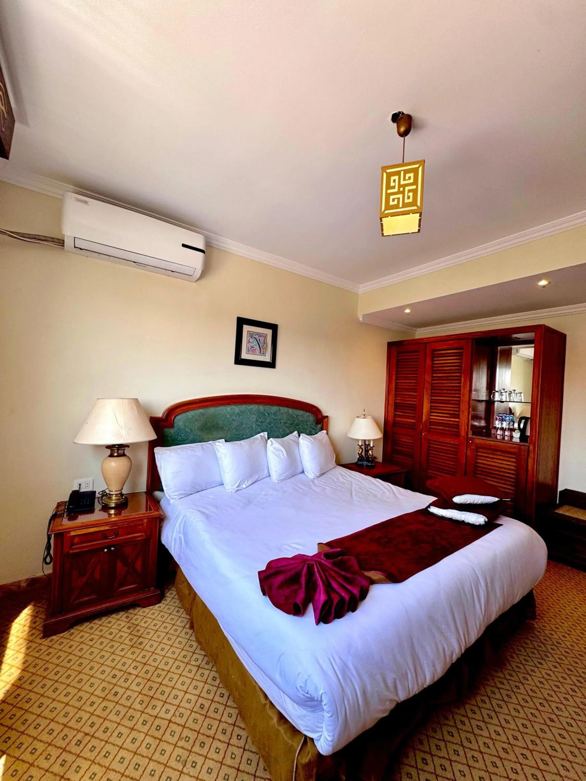 Bed in PYRAMIDS TOWER Inn