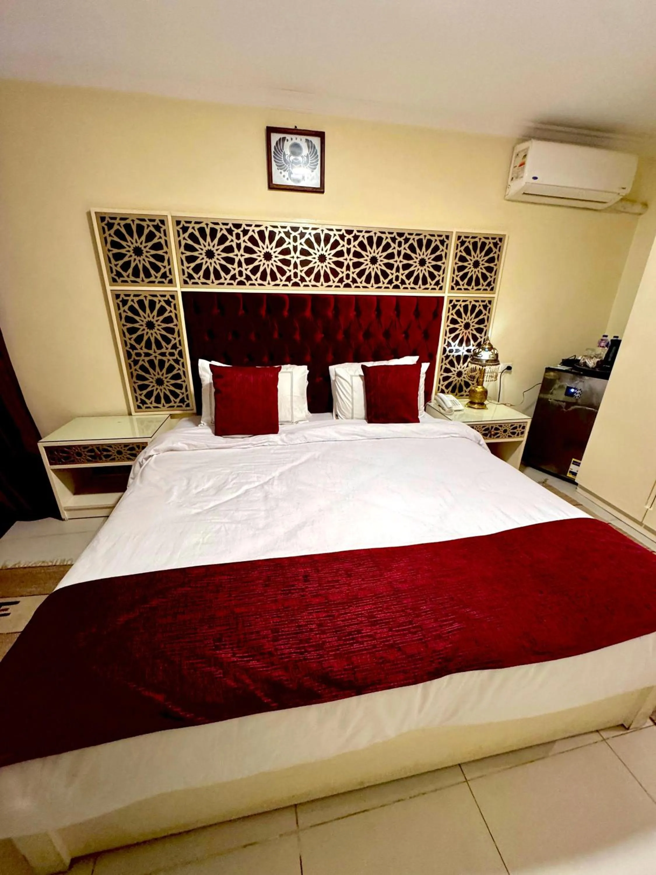 Bed in PYRAMIDS TOWER Inn