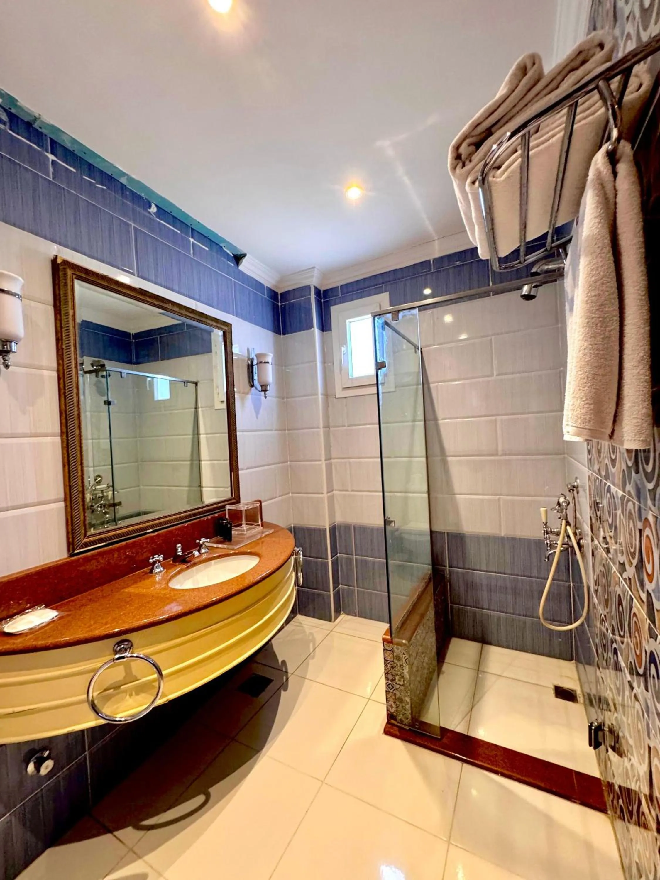 Shower in PYRAMIDS TOWER Inn