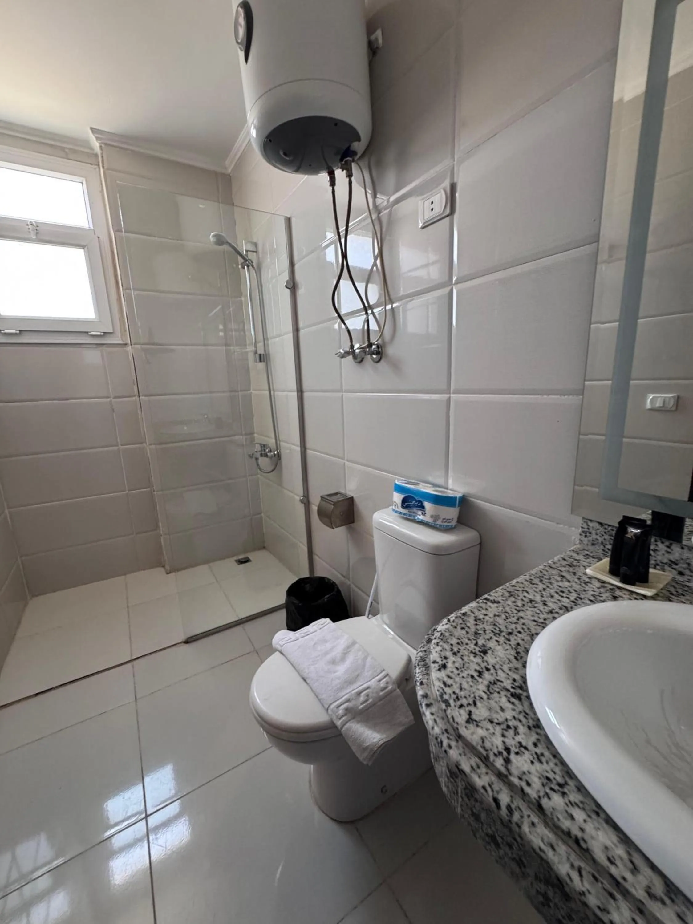 Shower in PYRAMIDS TOWER Inn