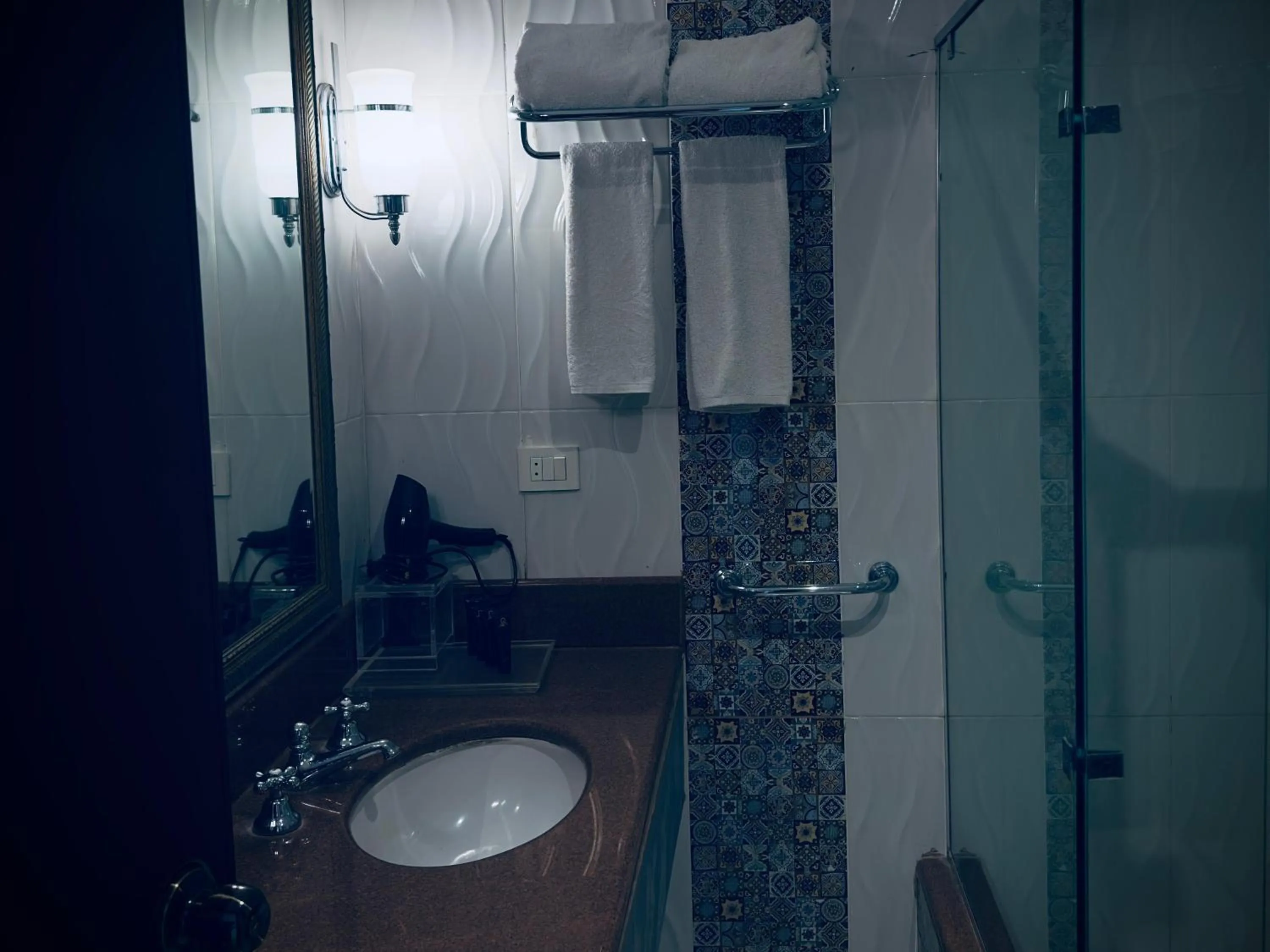 Shower in PYRAMIDS TOWER Inn