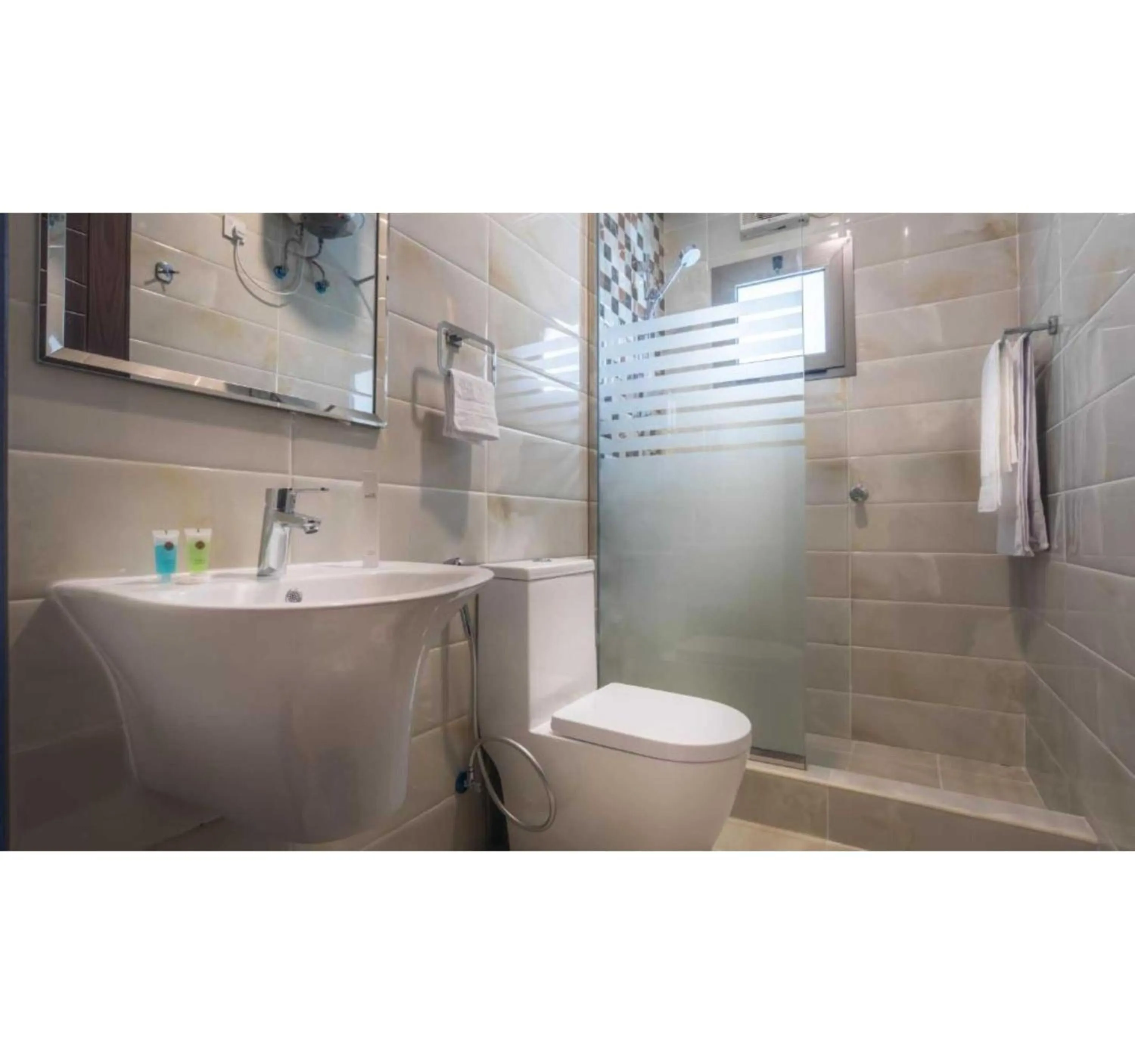 Toilet in Palette Pearl Suites & Apartments