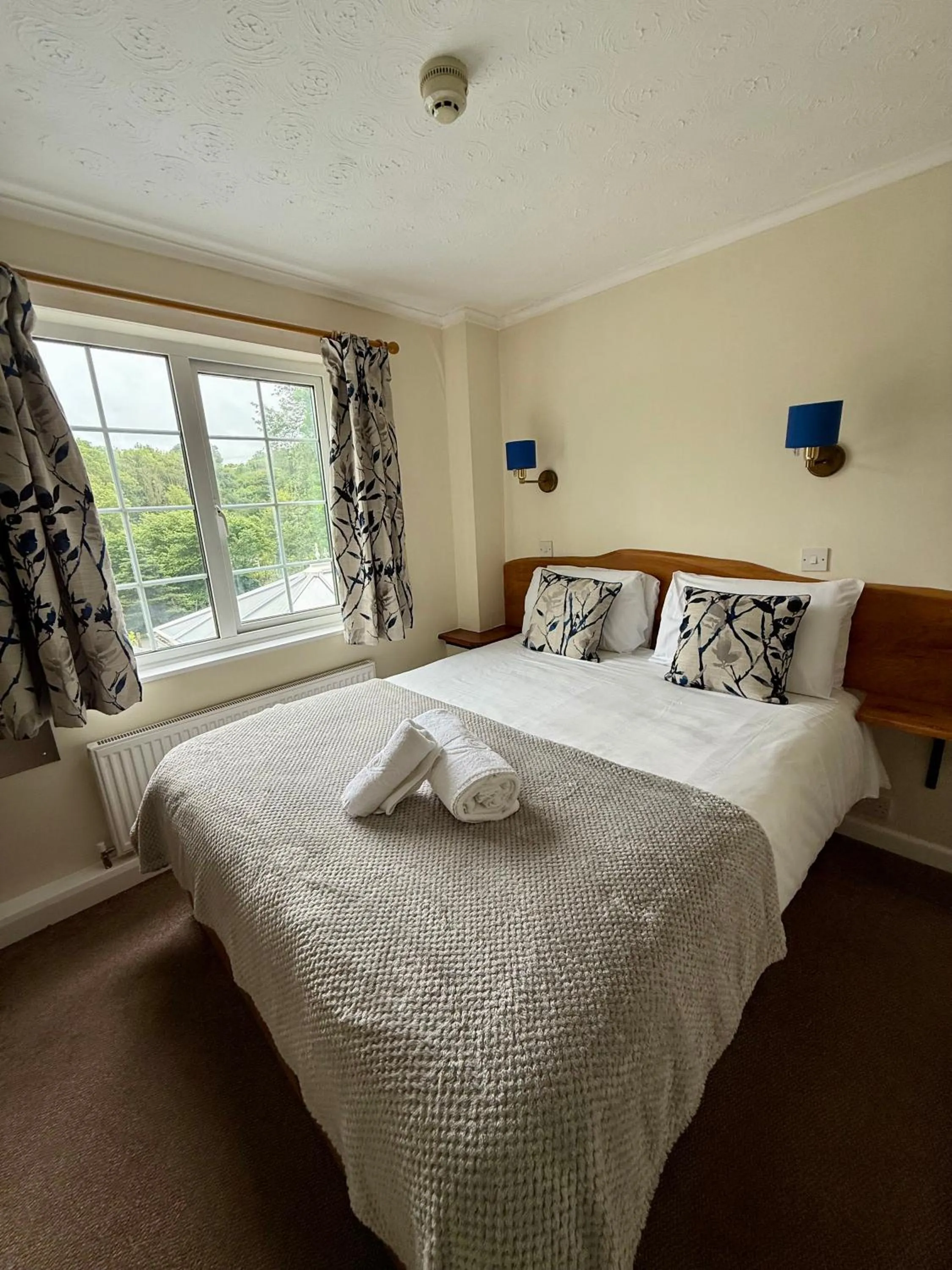 Bed in Trengilly Wartha Inn