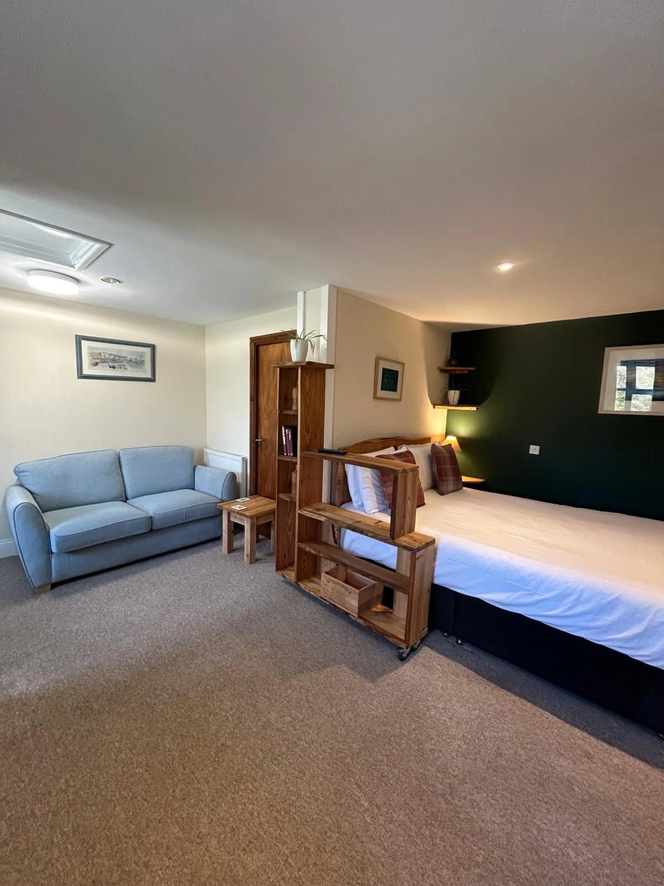 Photo of the whole room, Bed in Trengilly Wartha Inn