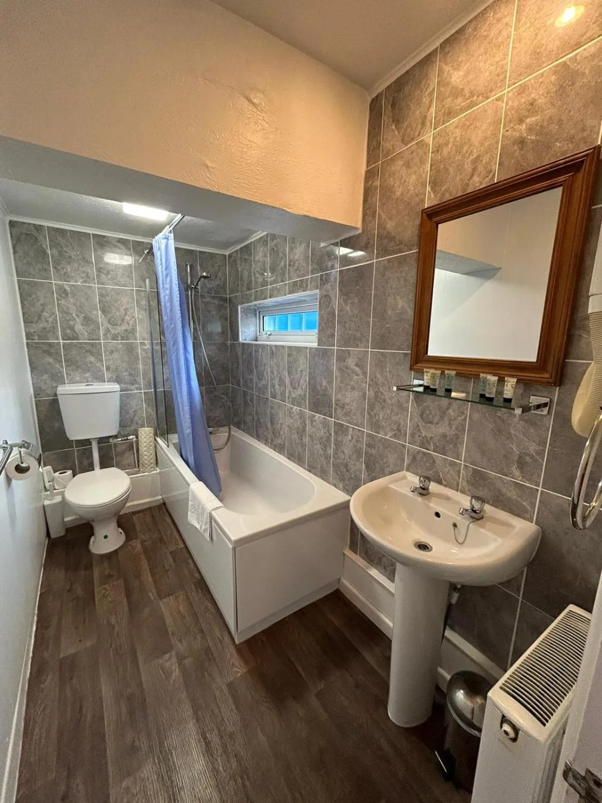 Shower in Trengilly Wartha Inn