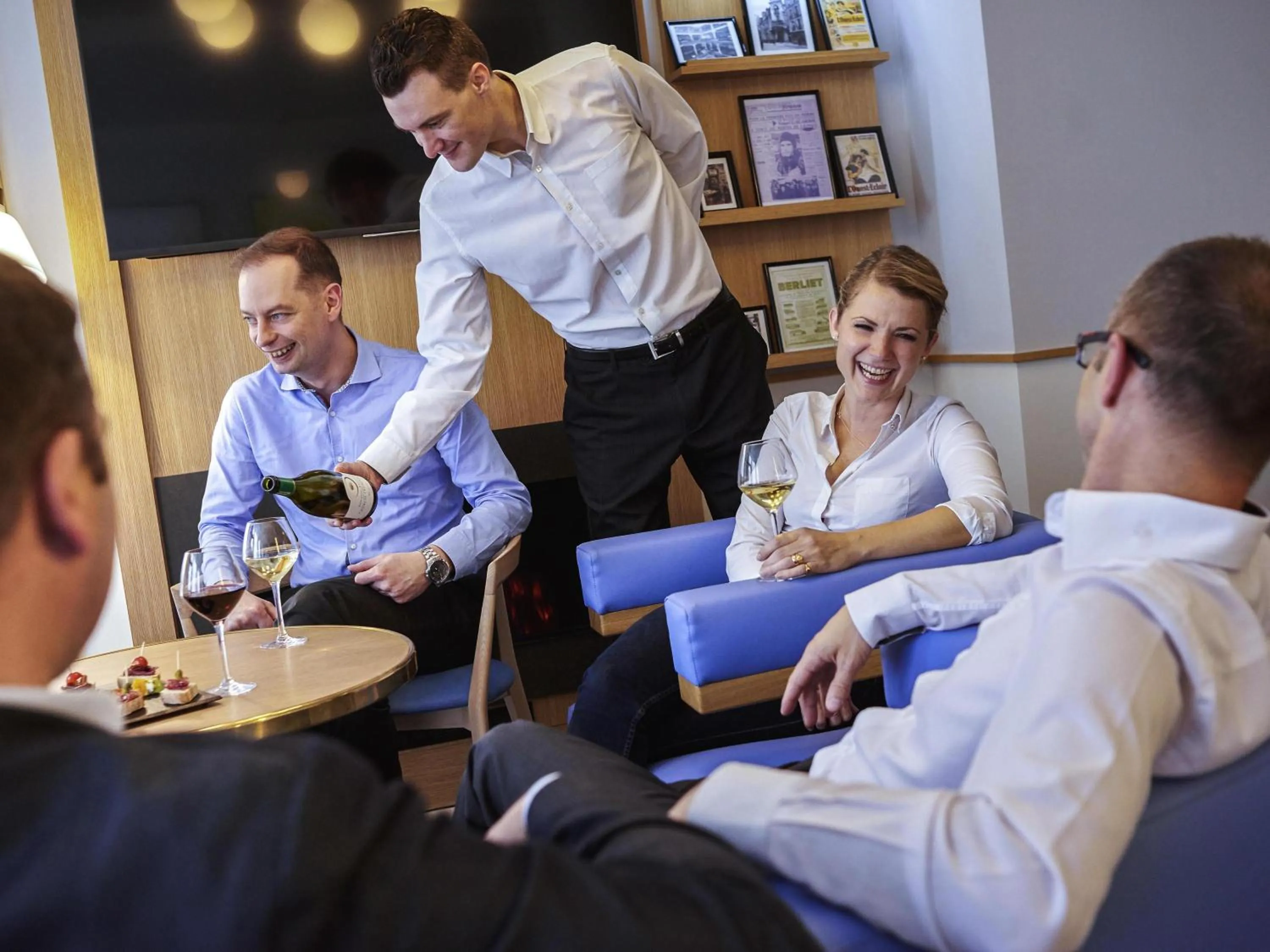 Lounge or bar in Mercure Rennes Centre Parlement
