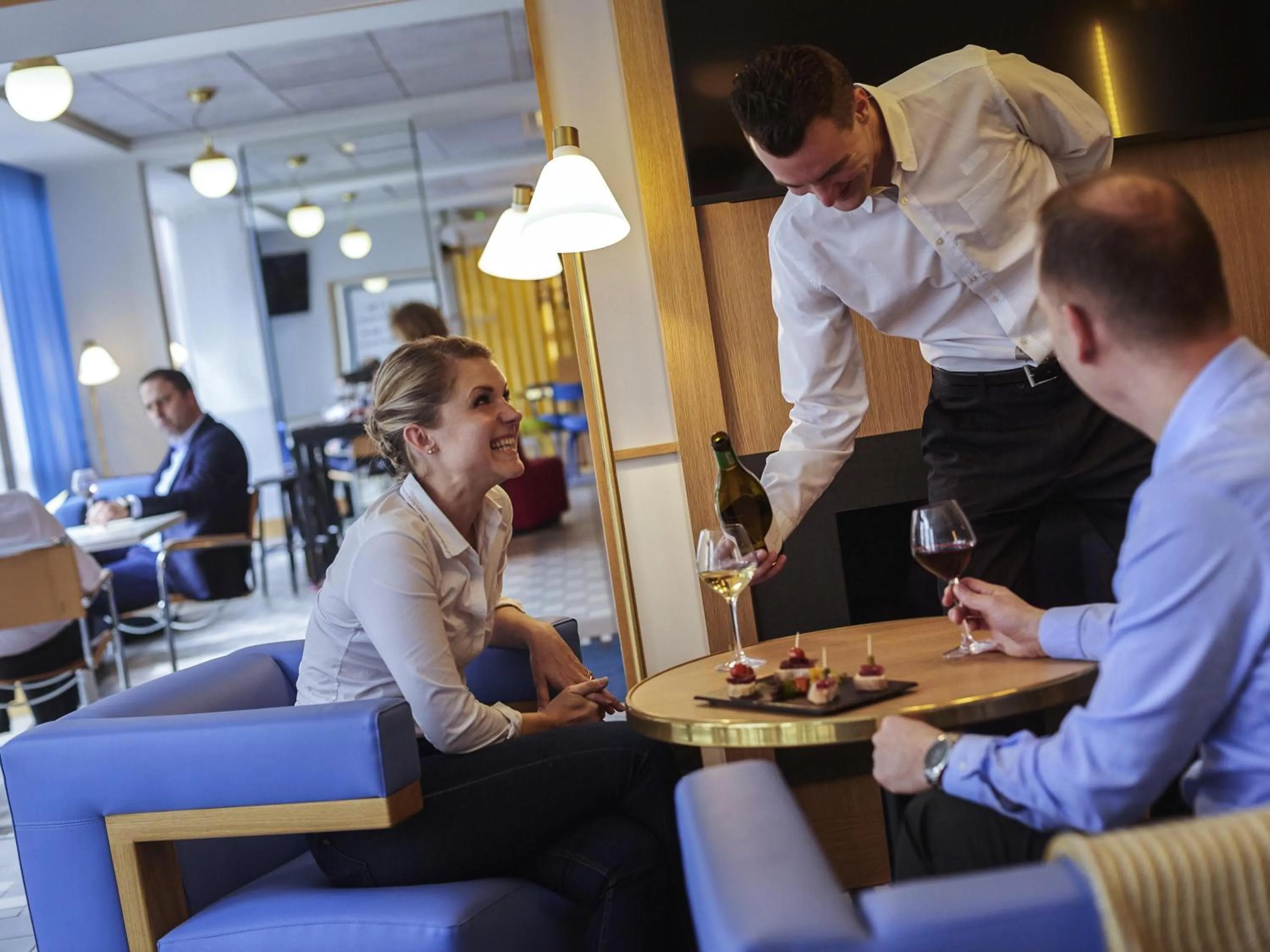 Lounge or bar in Mercure Rennes Centre Parlement