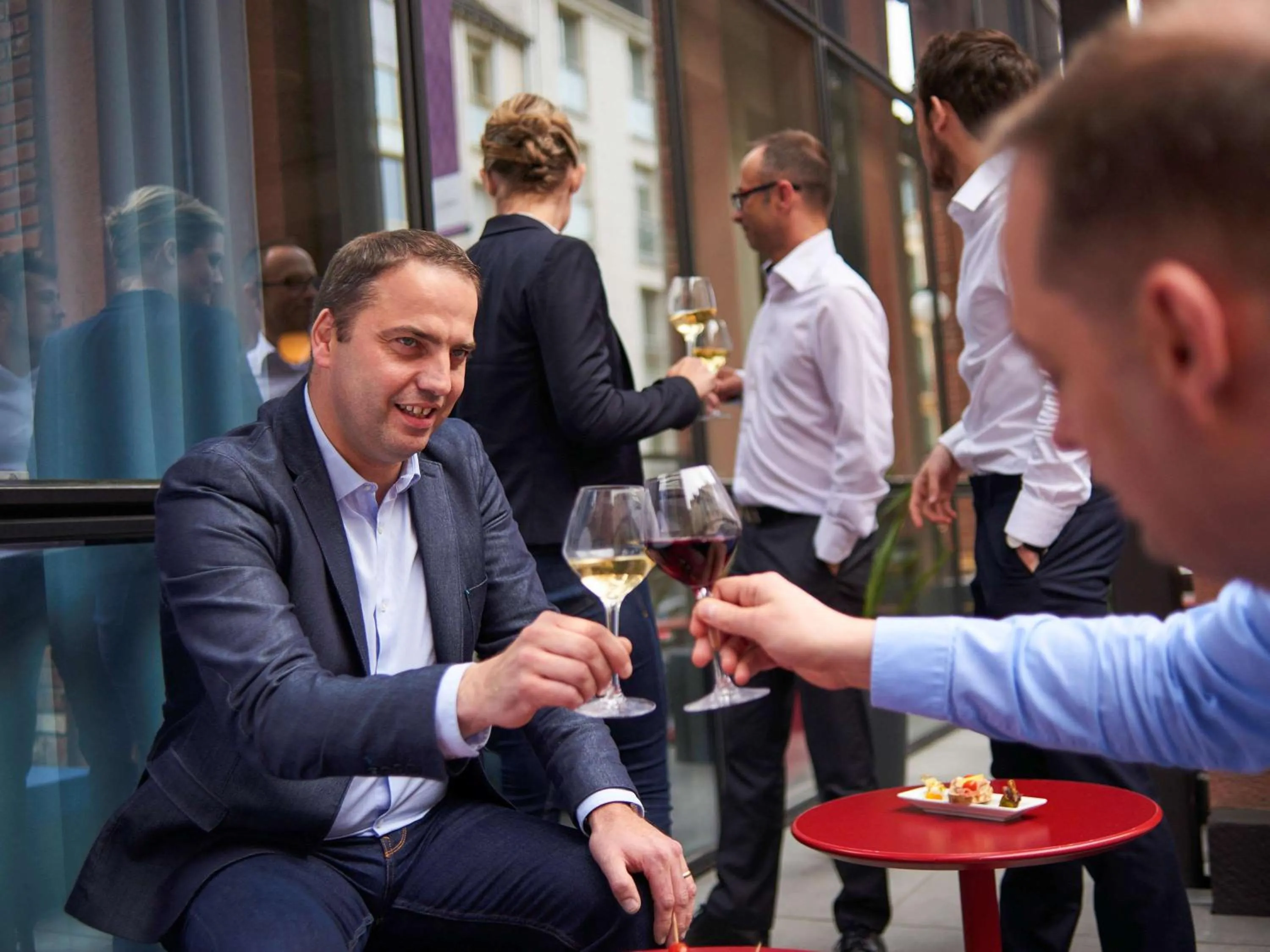 Restaurant/places to eat in Mercure Rennes Centre Parlement