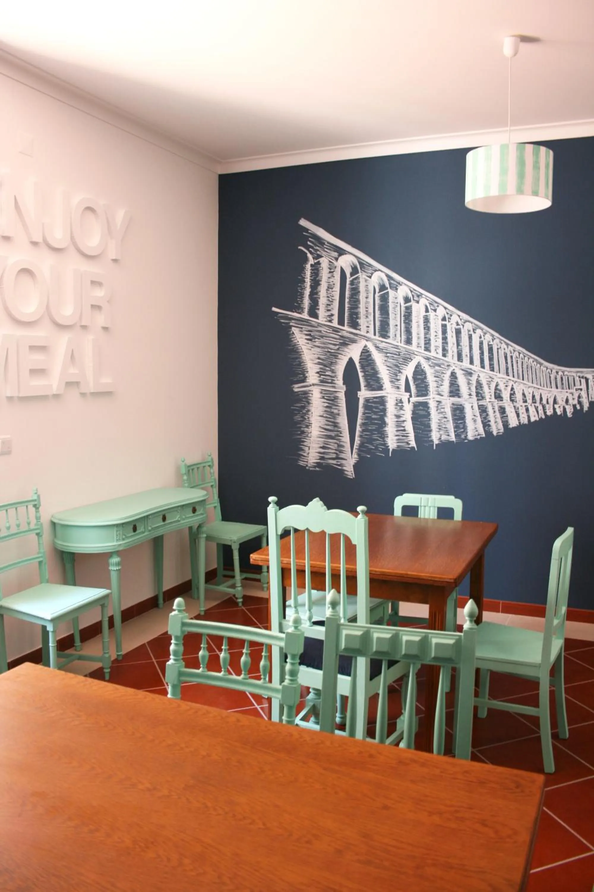 Dining area in Hostel 2300 Thomar