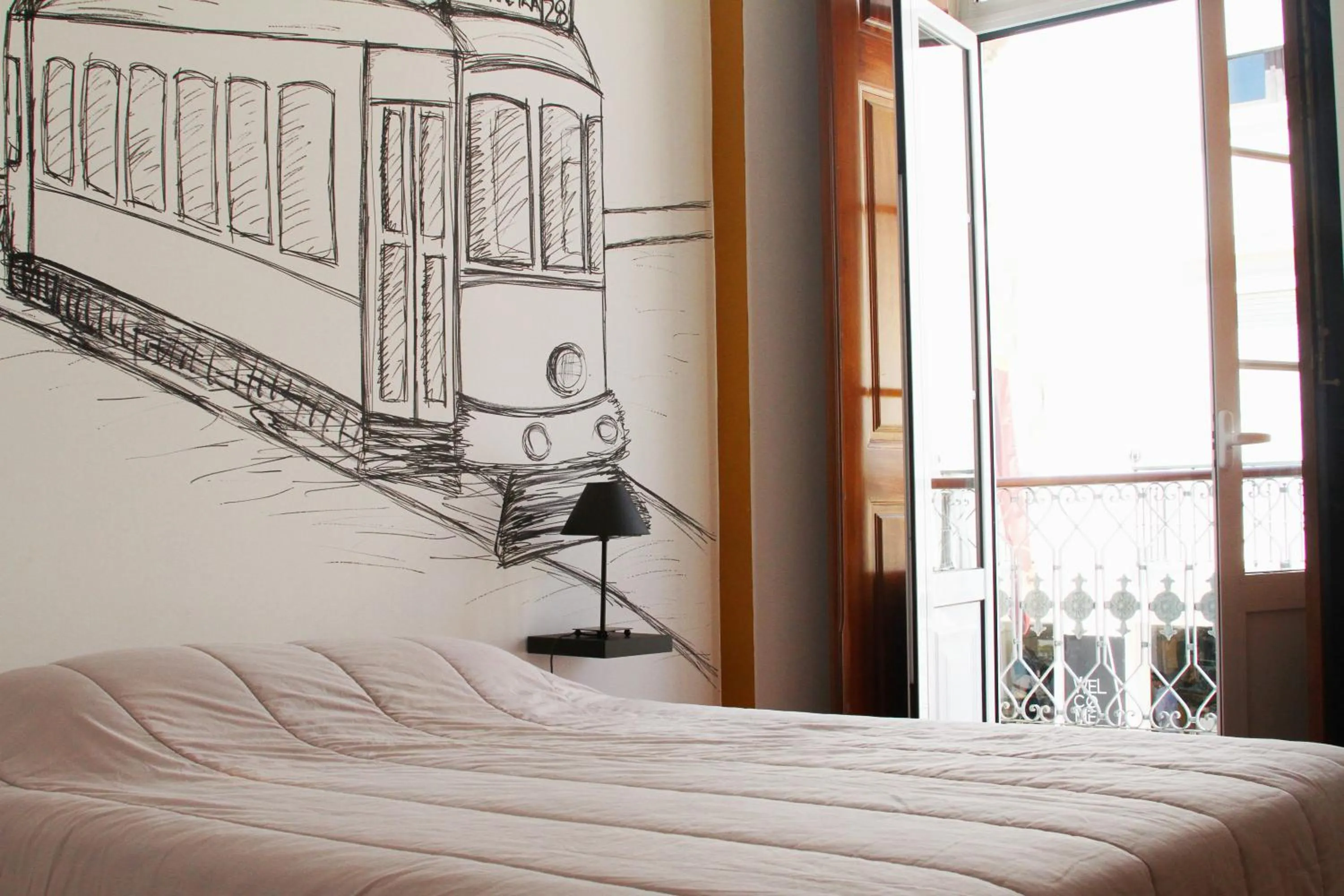 Photo of the whole room, Bed in Hostel 2300 Thomar