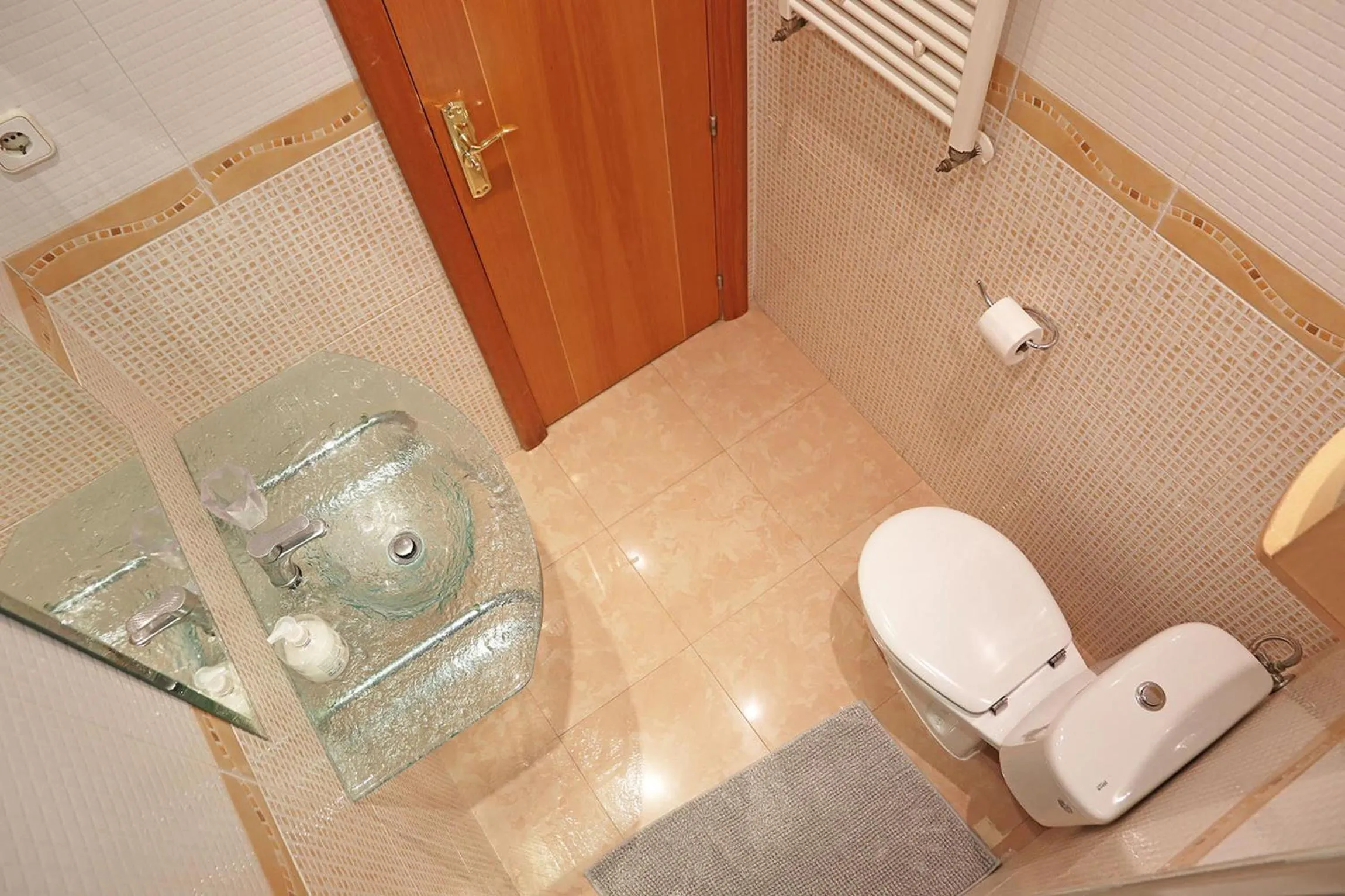 Bathroom in Bcn-rentals apartments in the Old town