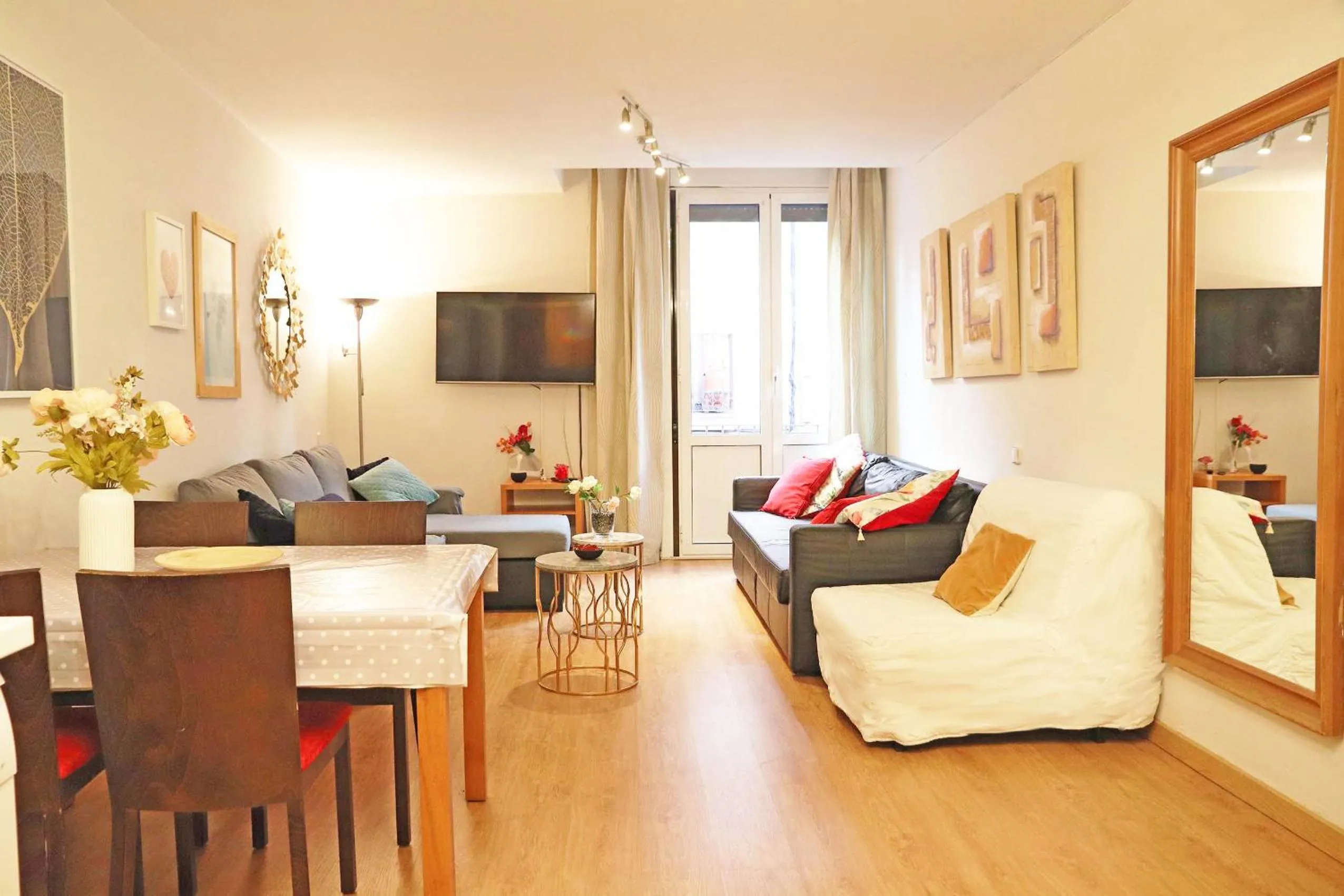 Living room in Bcn-rentals apartments in the Old town