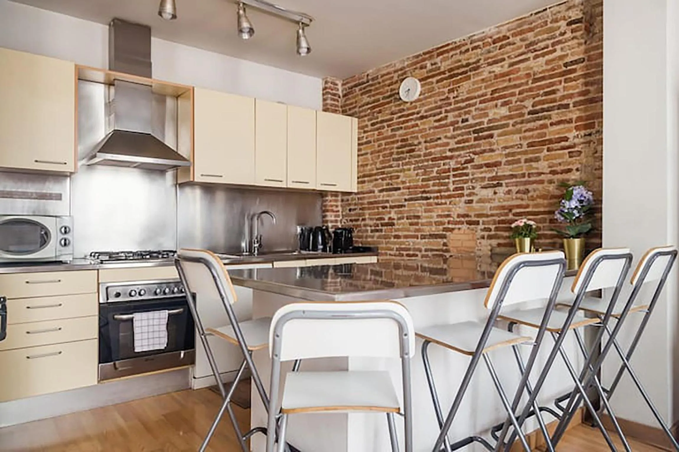 Kitchen or kitchenette in Bcn-rentals apartments in the Old town