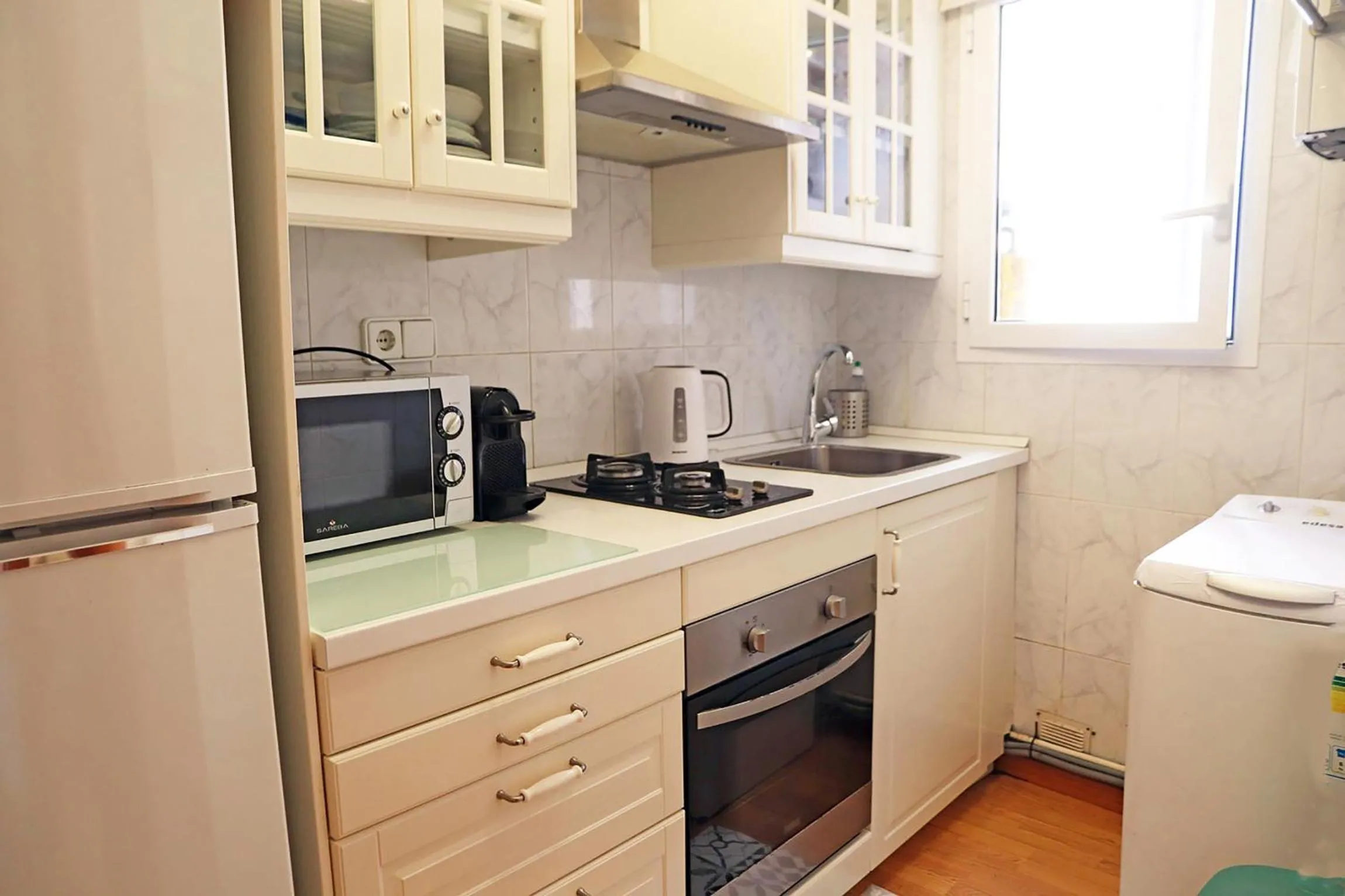 Kitchen or kitchenette in Bcn-rentals apartments in the Old town
