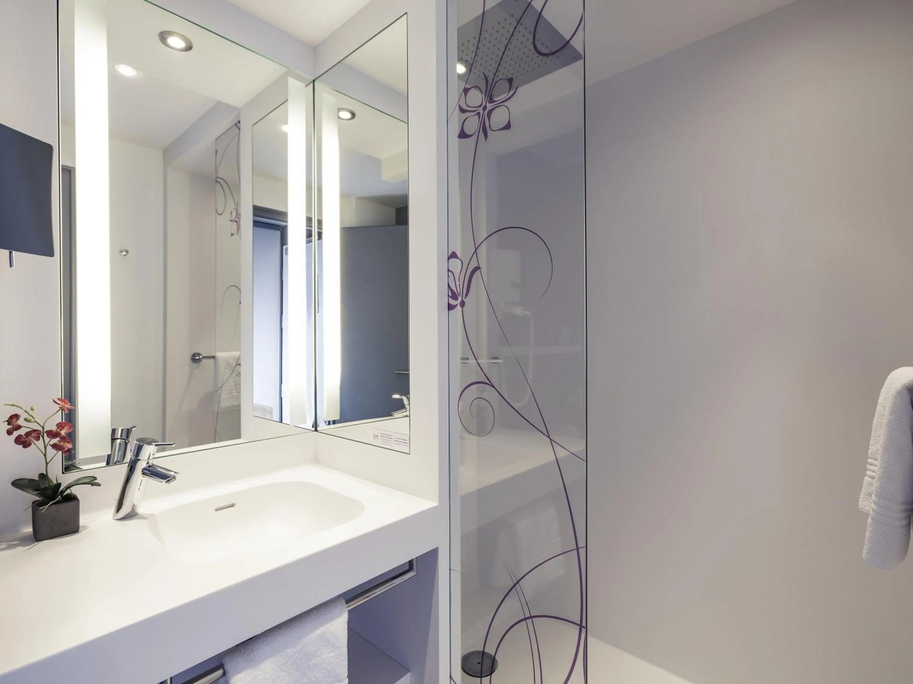 Bedroom in Mercure La Roche Sur Yon