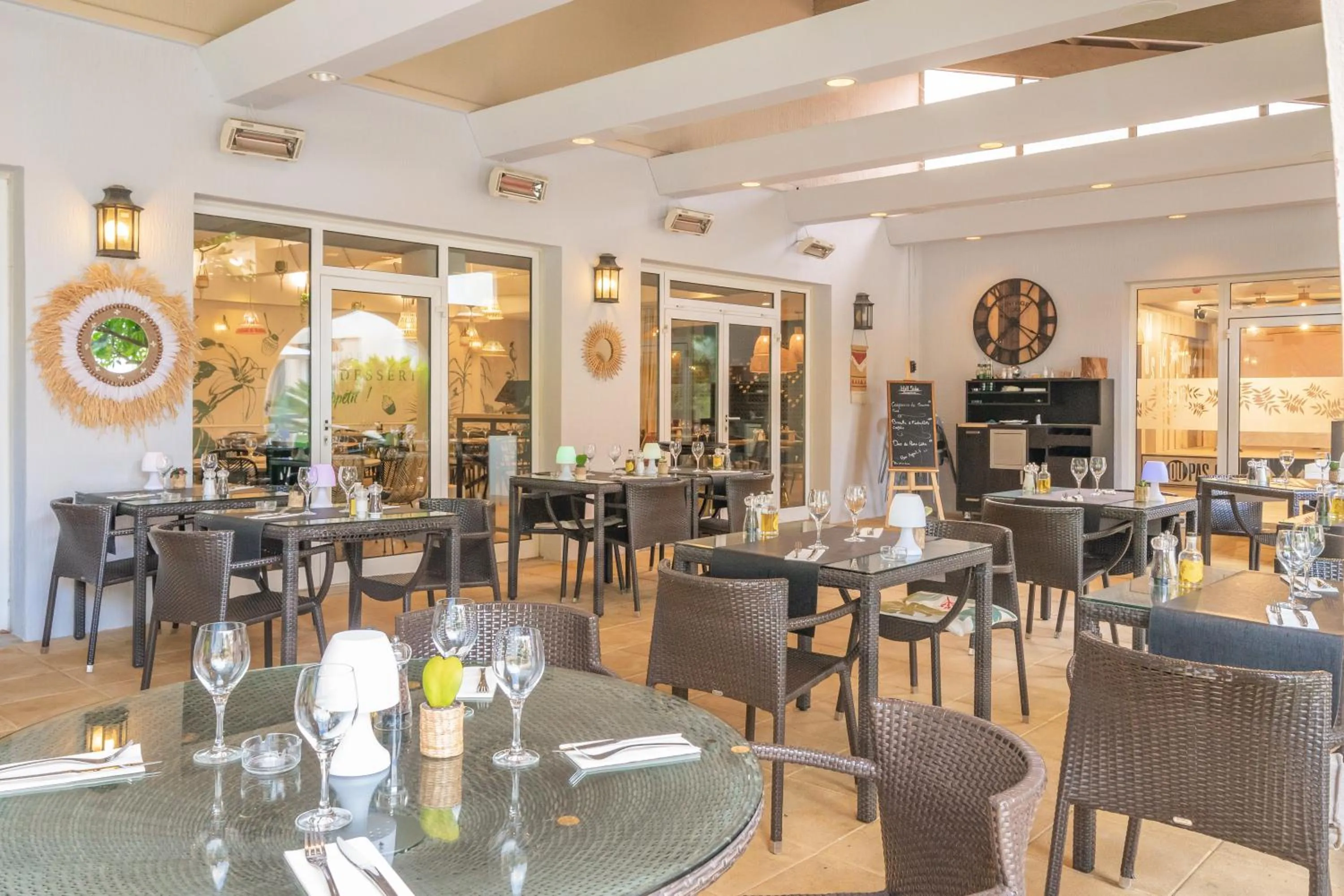 Restaurant/places to eat in Mercure Antibes Sophia Antipolis