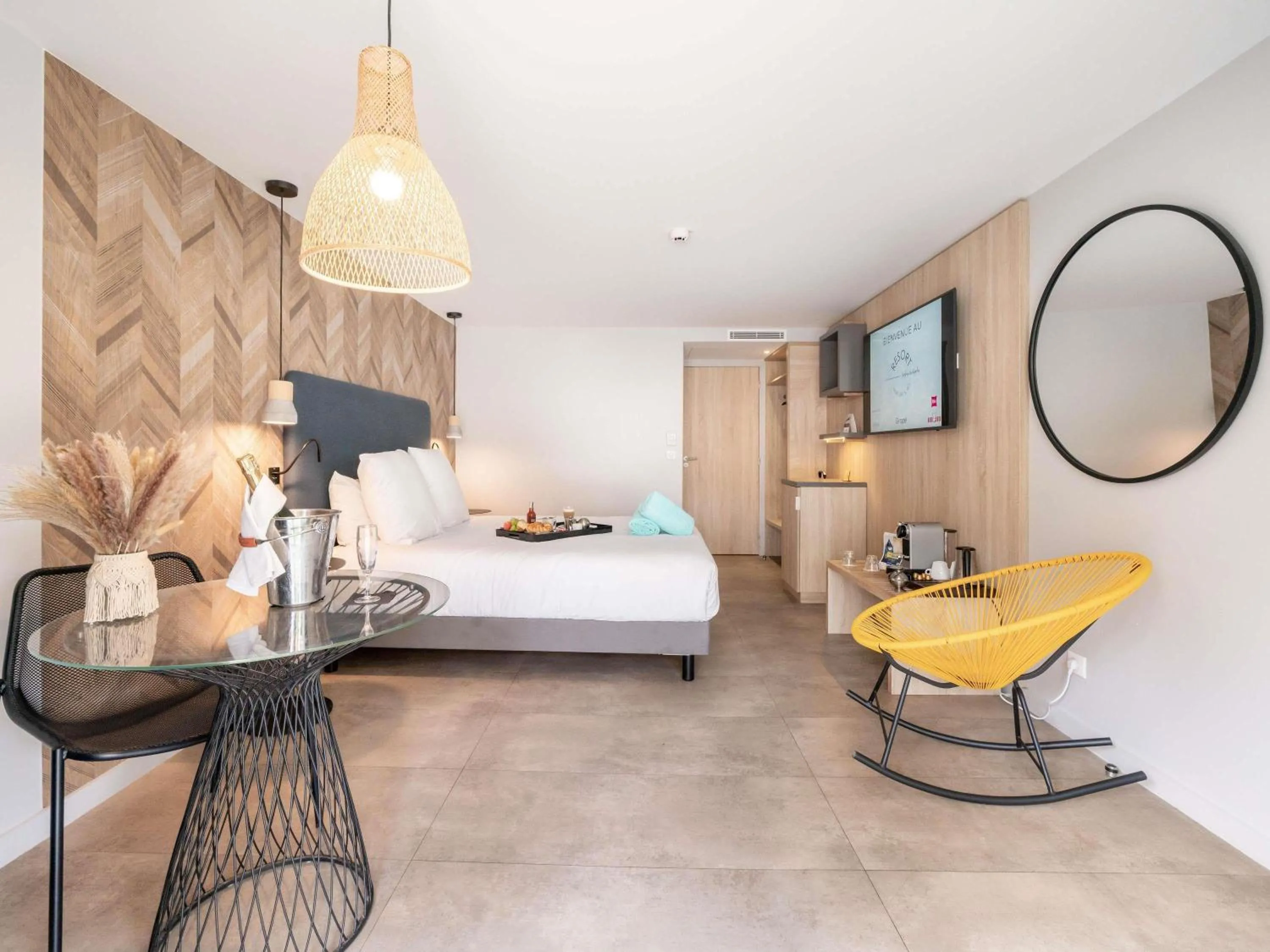 Bedroom, Bed in Mercure Antibes Sophia Antipolis