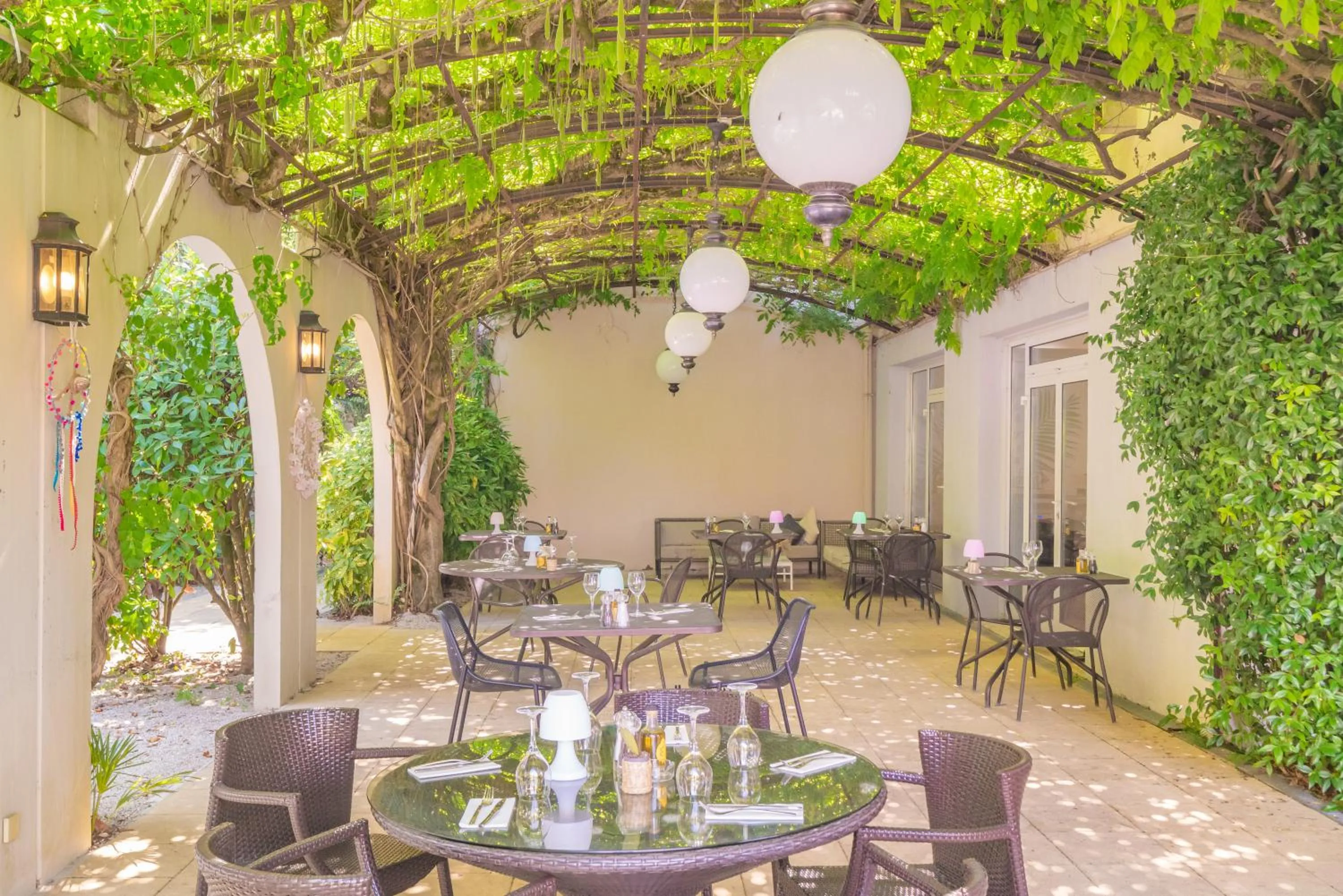 Restaurant/places to eat in Mercure Antibes Sophia Antipolis