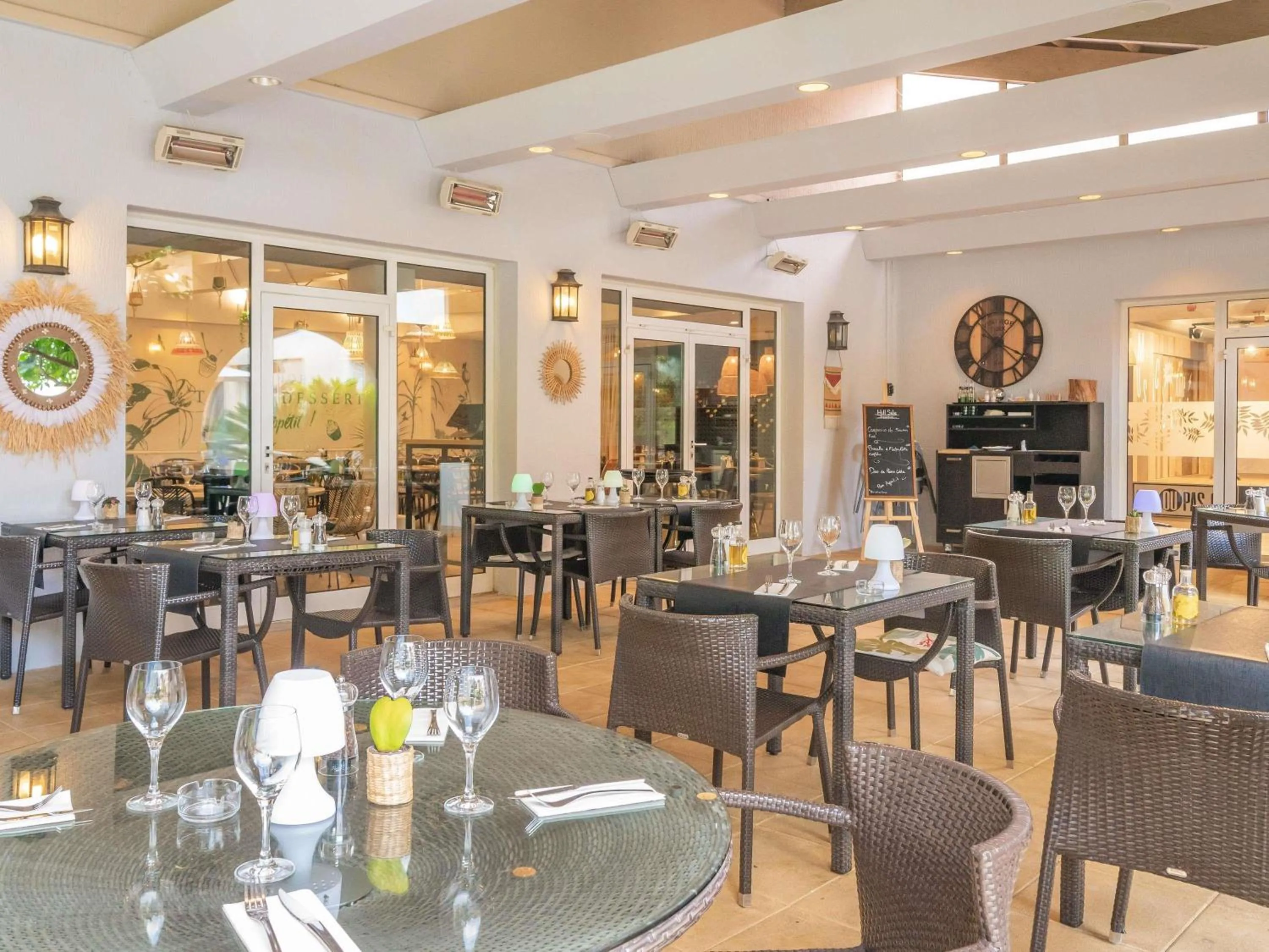 Restaurant/places to eat in Mercure Antibes Sophia Antipolis