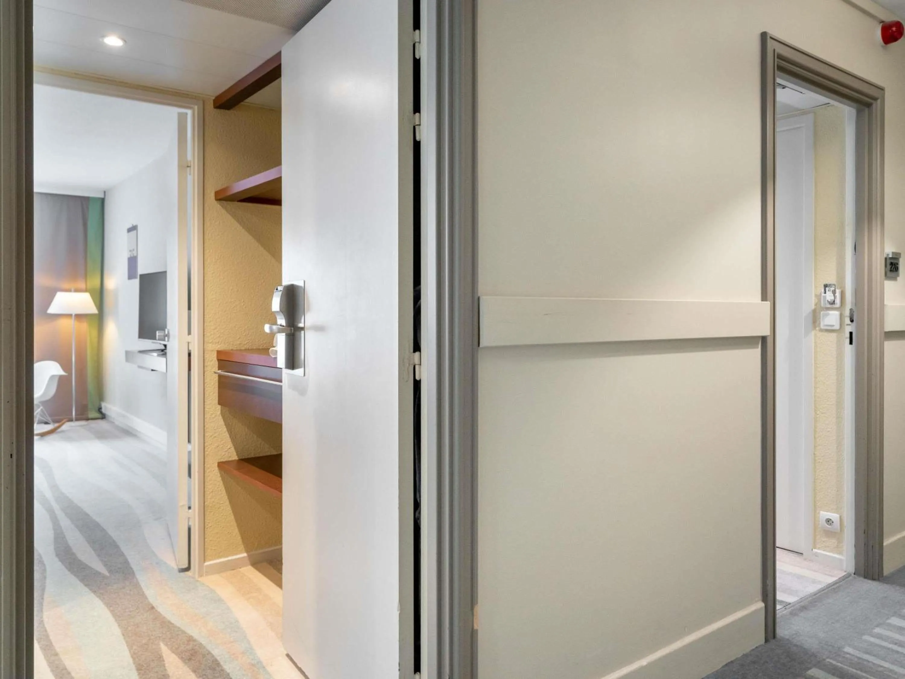 Bedroom, Bed in Mercure Antibes Sophia Antipolis