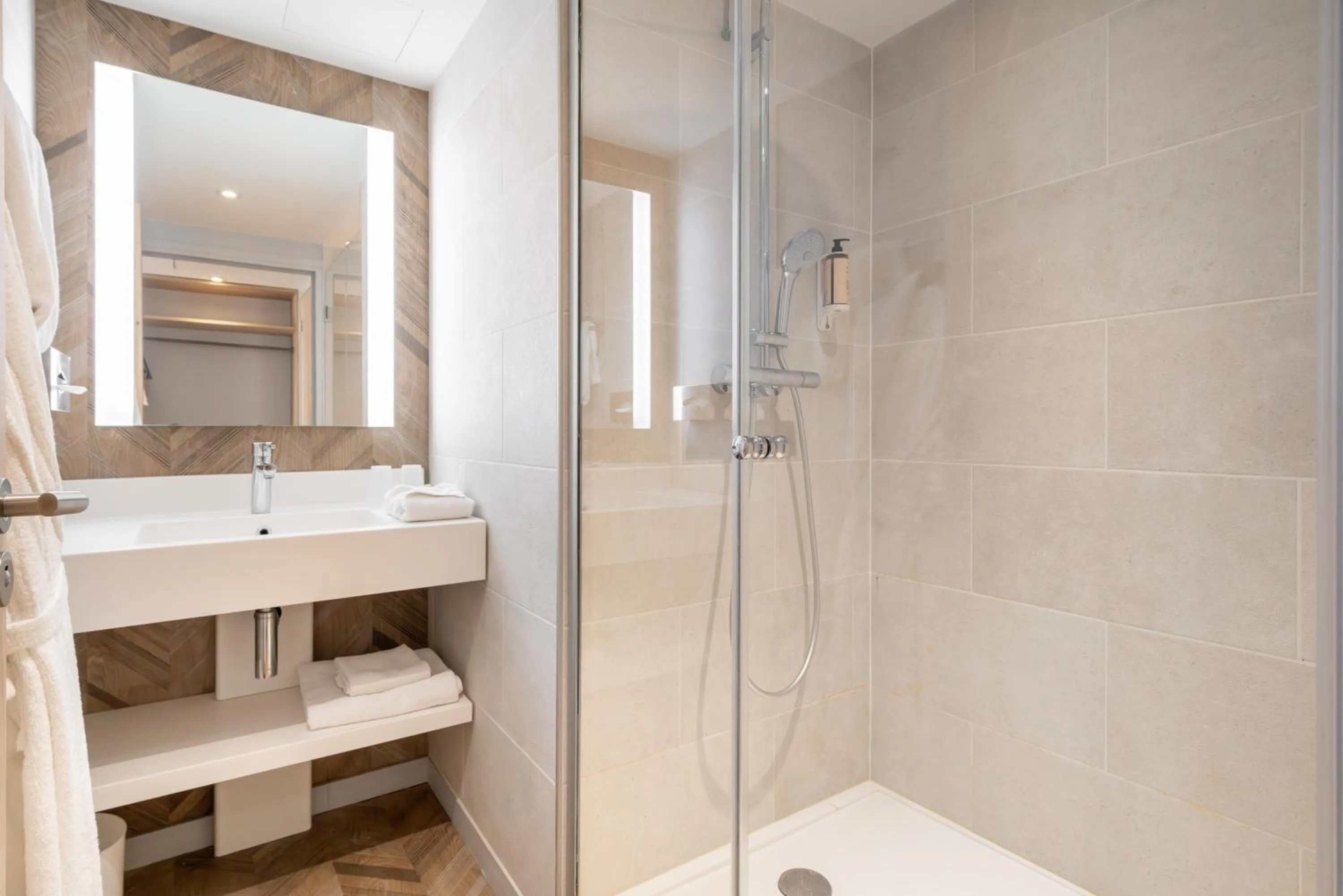 Bathroom in Mercure Antibes Sophia Antipolis