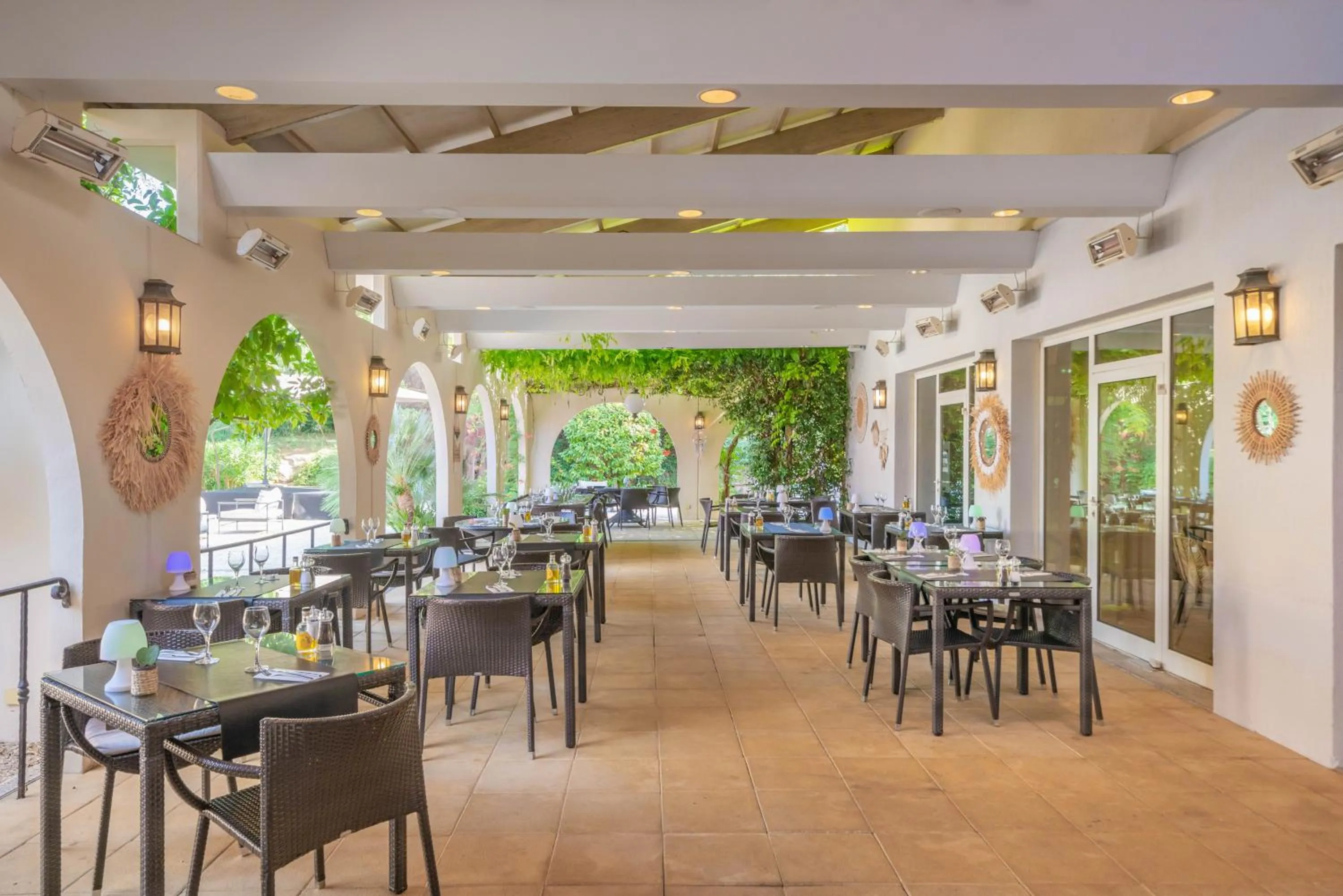 Restaurant/places to eat in Mercure Antibes Sophia Antipolis