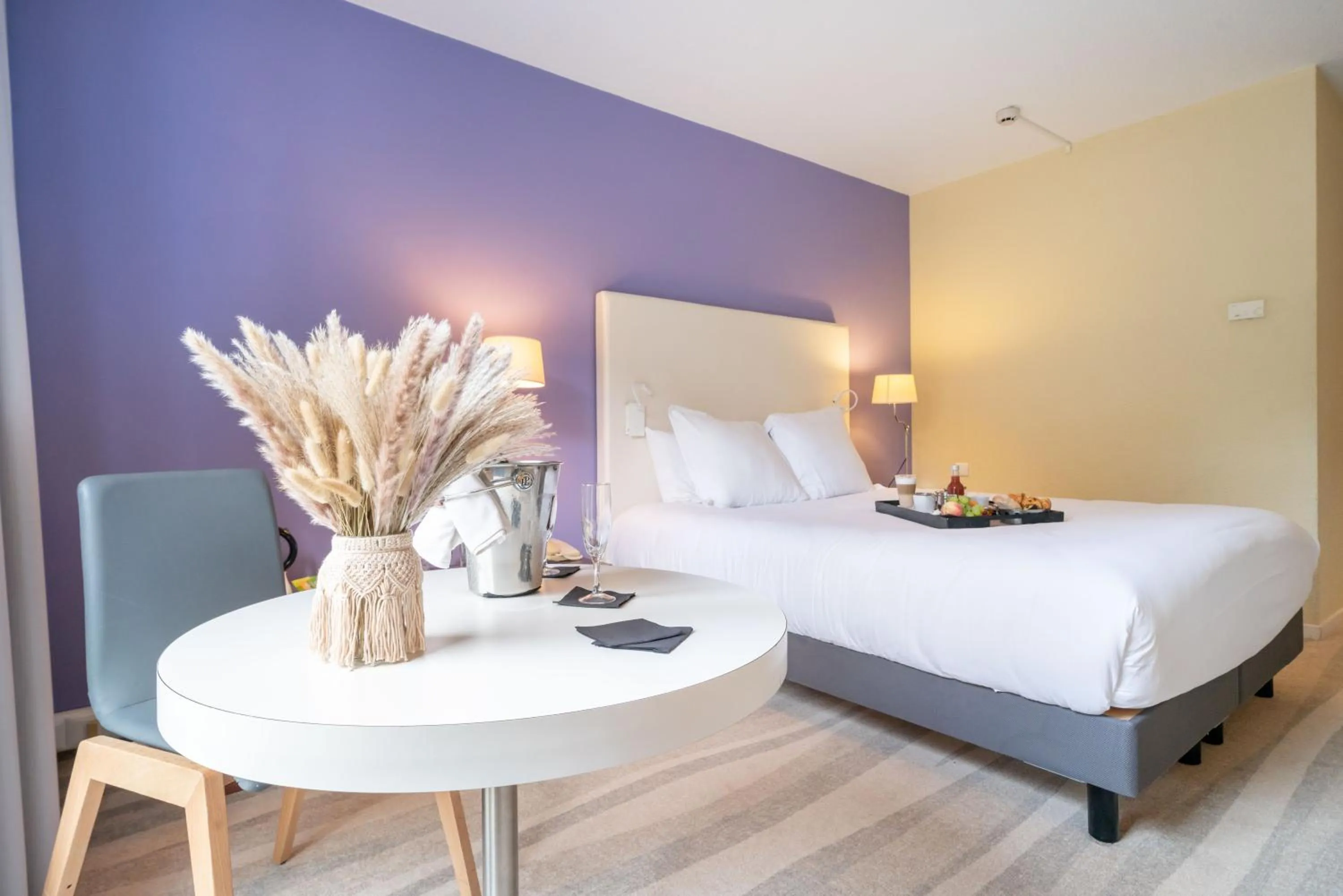 Bedroom, Bed in Mercure Antibes Sophia Antipolis