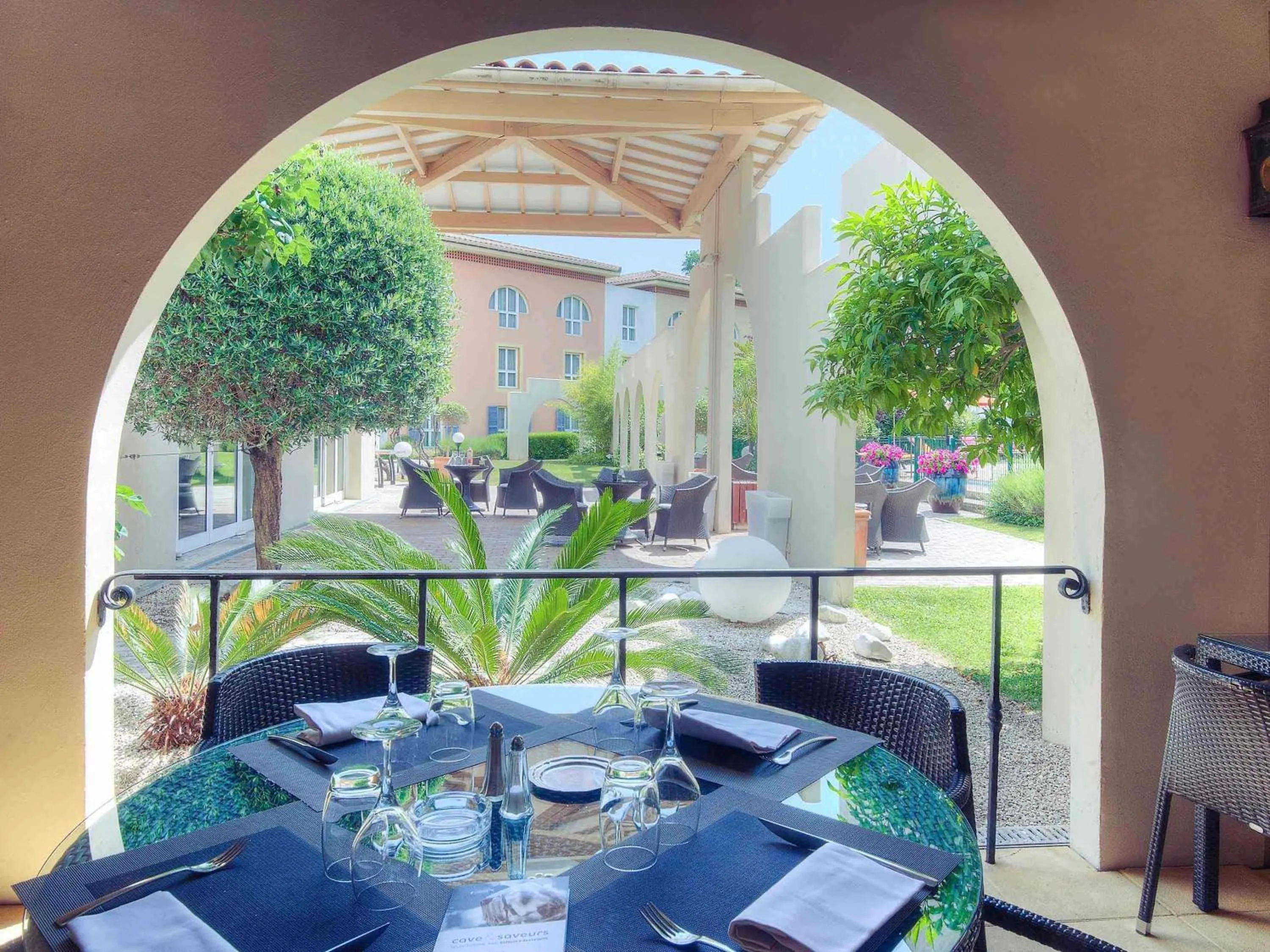 Restaurant/places to eat in Mercure Antibes Sophia Antipolis