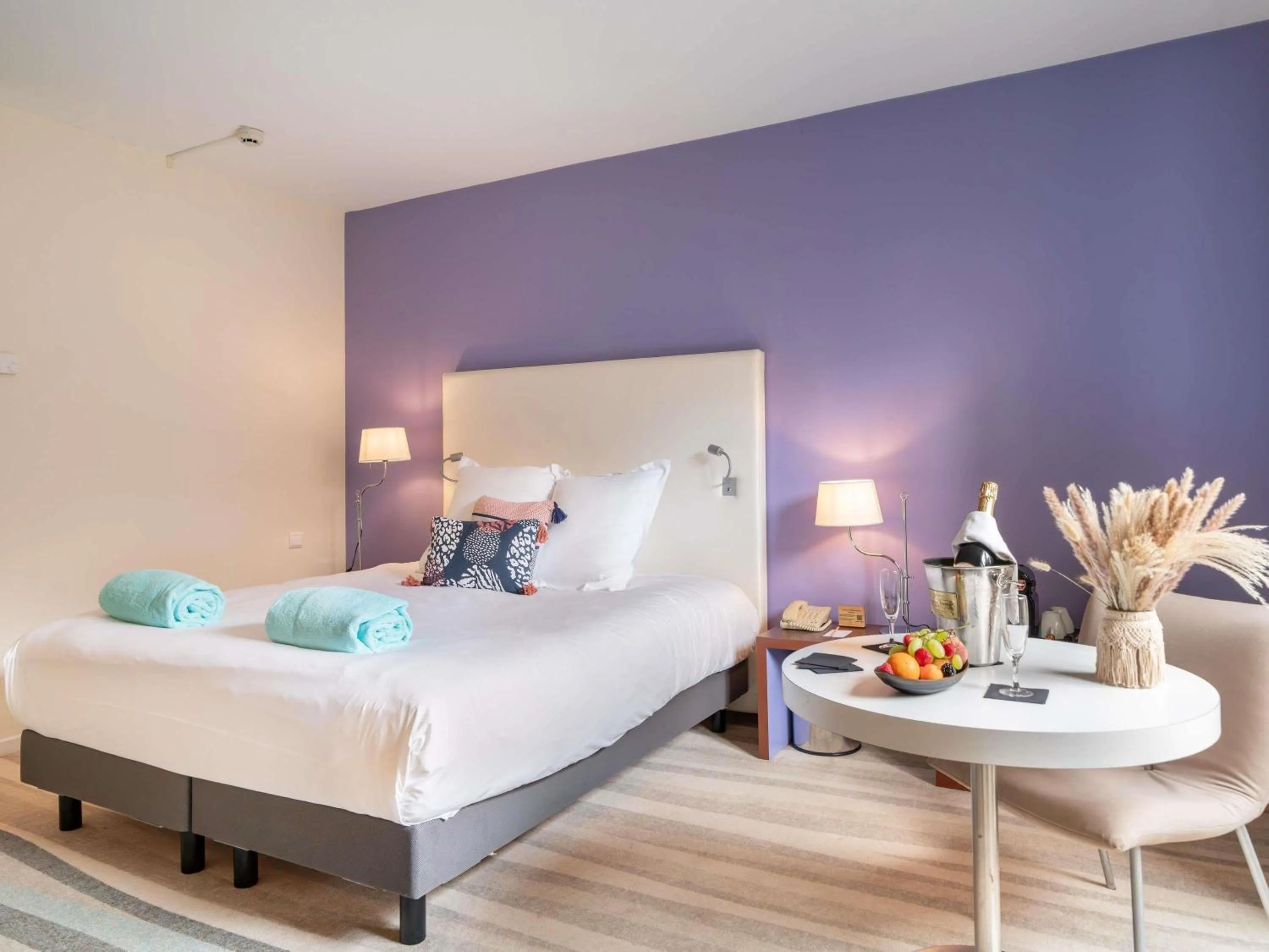 Bedroom, Bed in Mercure Antibes Sophia Antipolis
