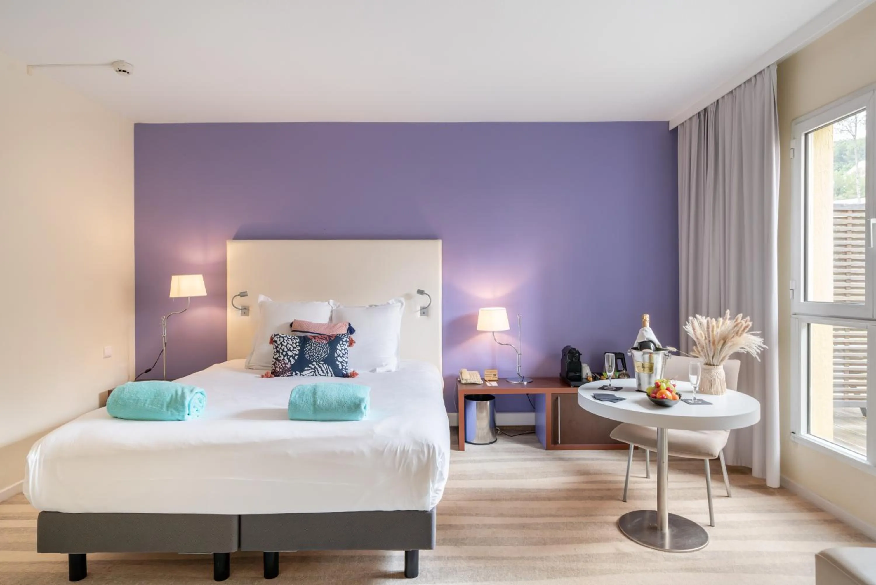 Bedroom, Bed in Mercure Antibes Sophia Antipolis