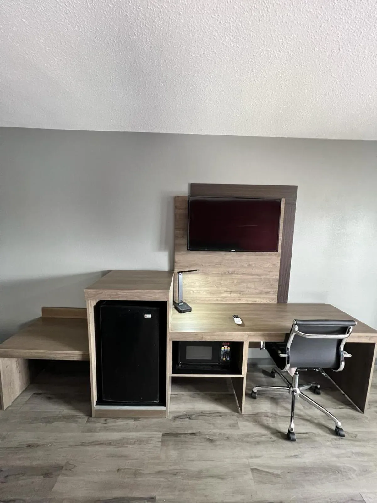 TV/Entertainment Center in Americas Best Value Inn Kennett