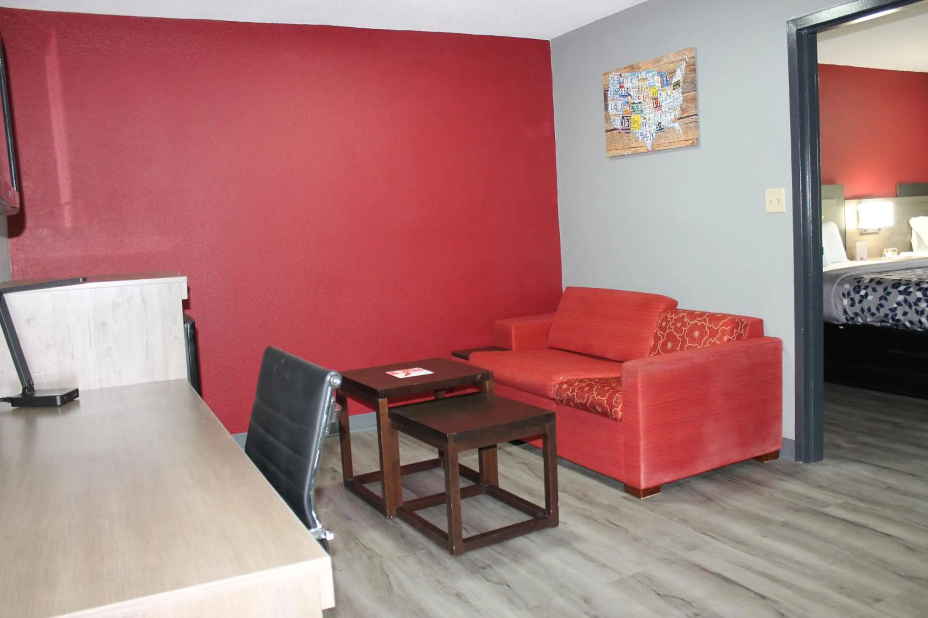 Living room in Americas Best Value Inn Kennett