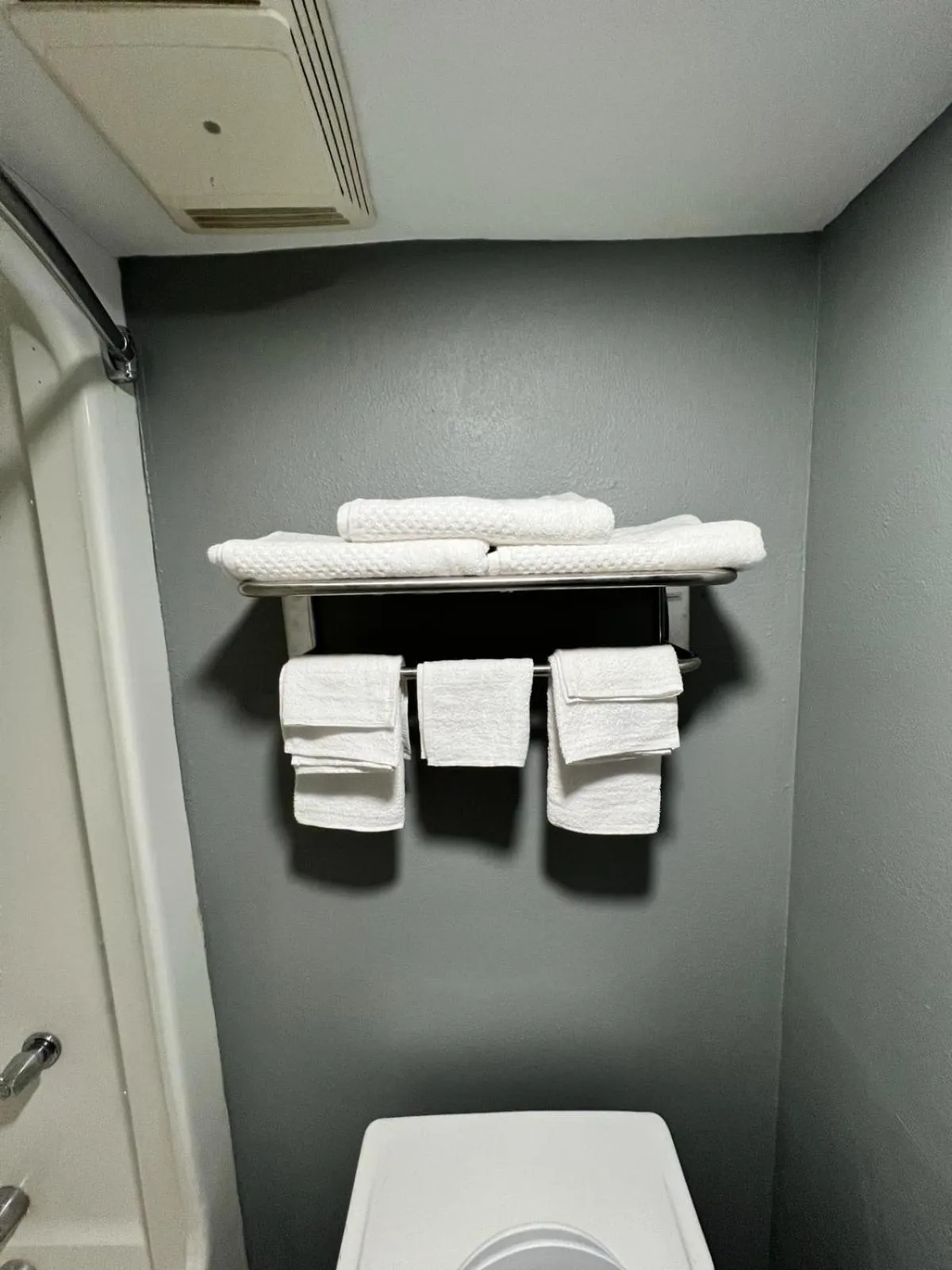 towels, Bathroom in Americas Best Value Inn Kennett