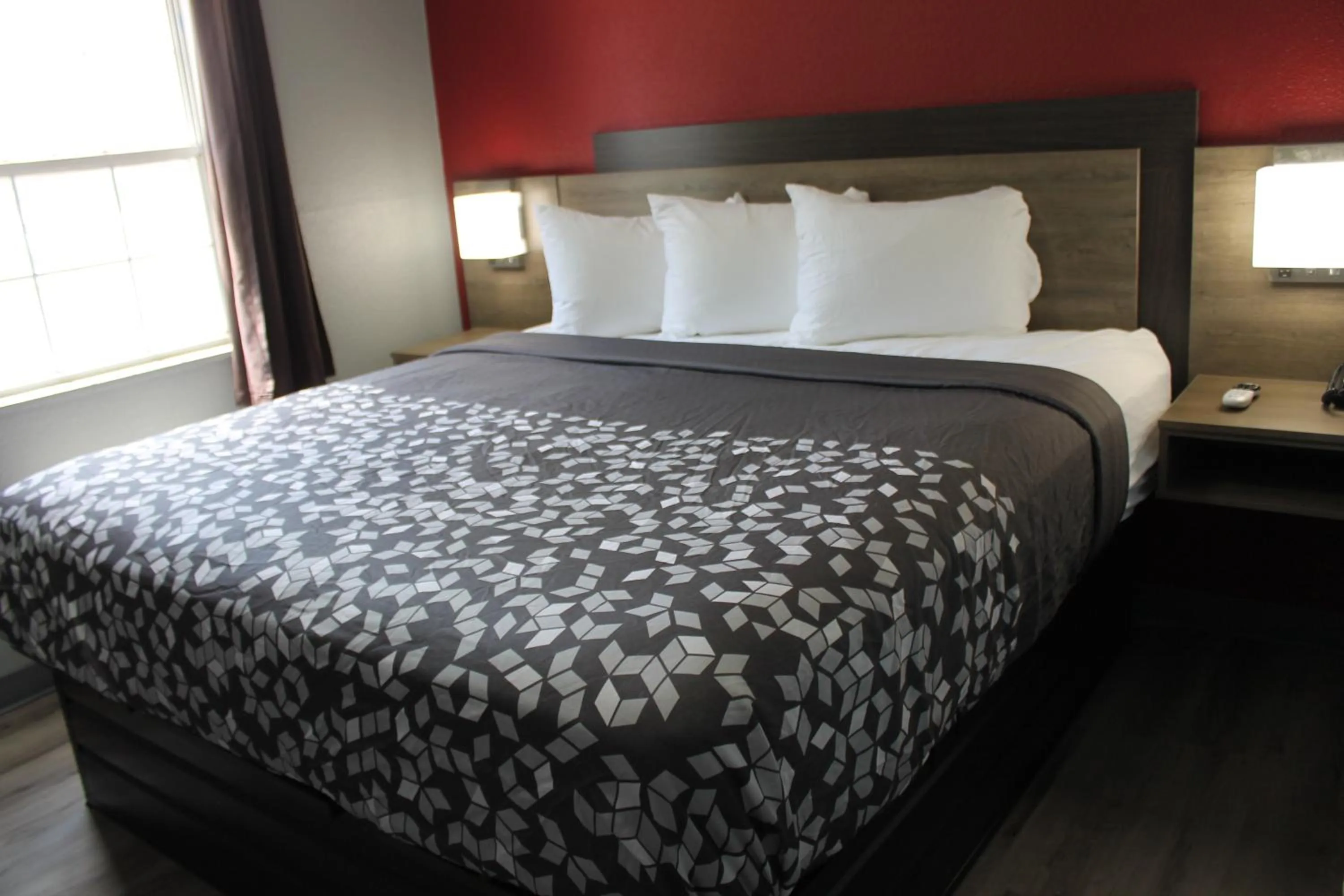 Bed in Americas Best Value Inn Kennett