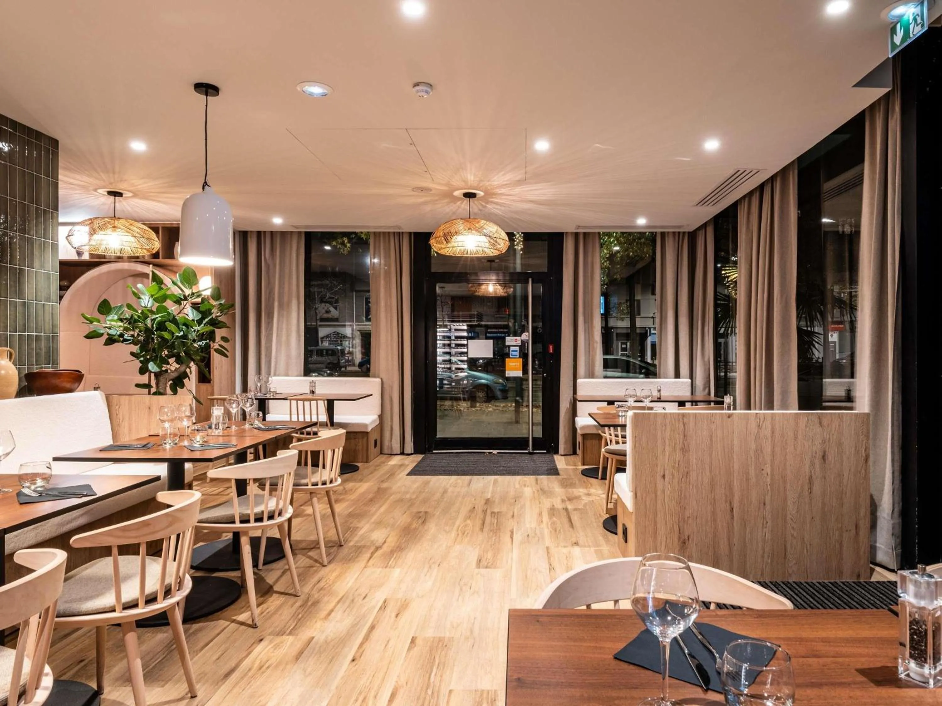 Restaurant/places to eat in Mercure Grenoble Centre Alpotel