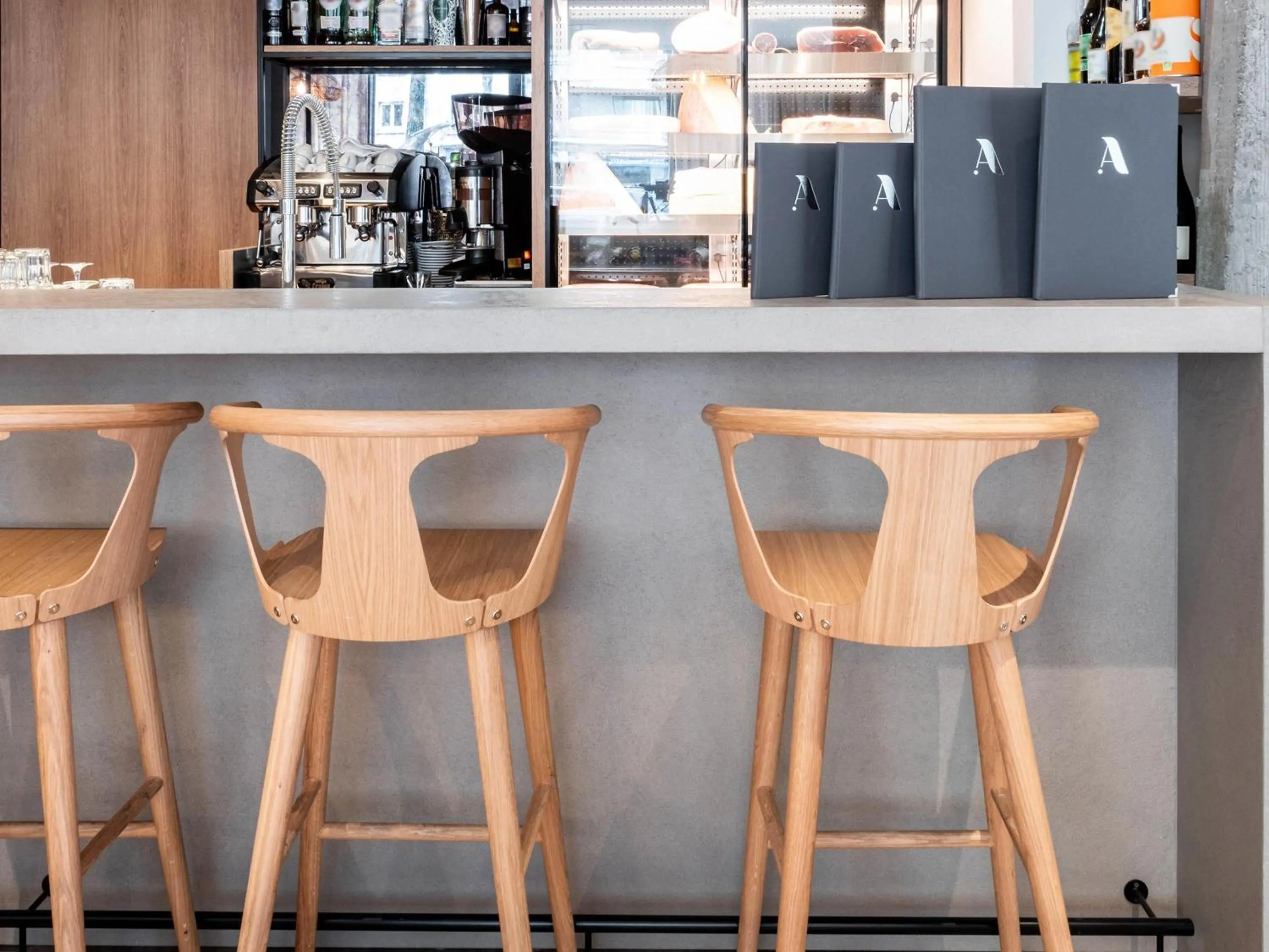 Lounge or bar in Mercure Grenoble Centre Alpotel