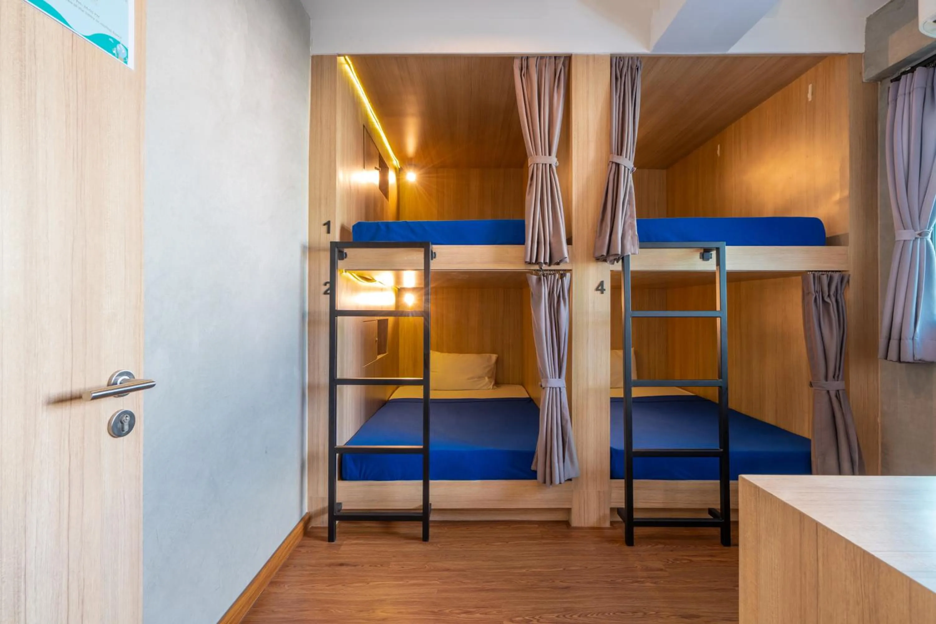 Photo of the whole room, Bed in Patong Poshtel