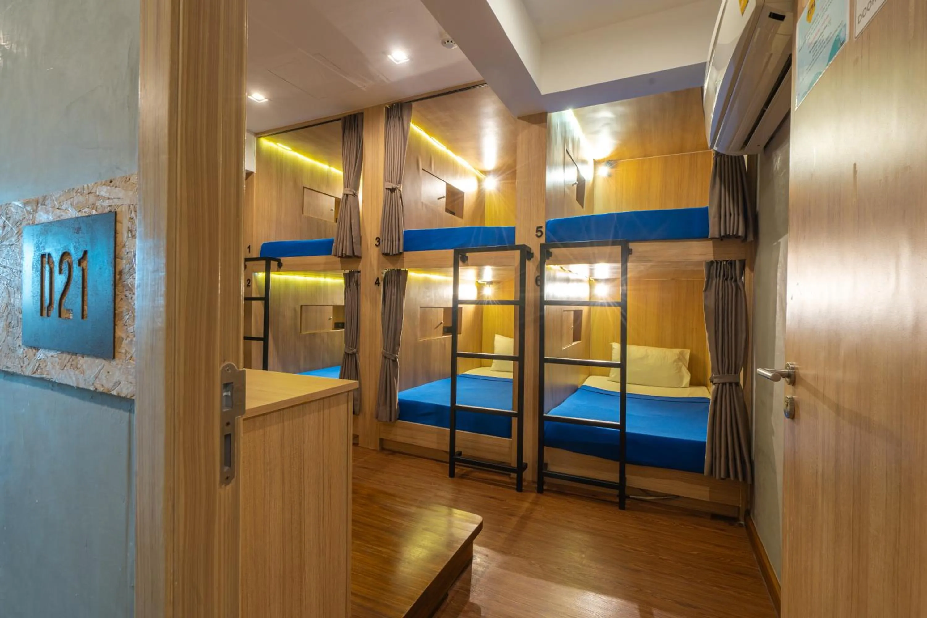 Photo of the whole room, Bed in Patong Poshtel