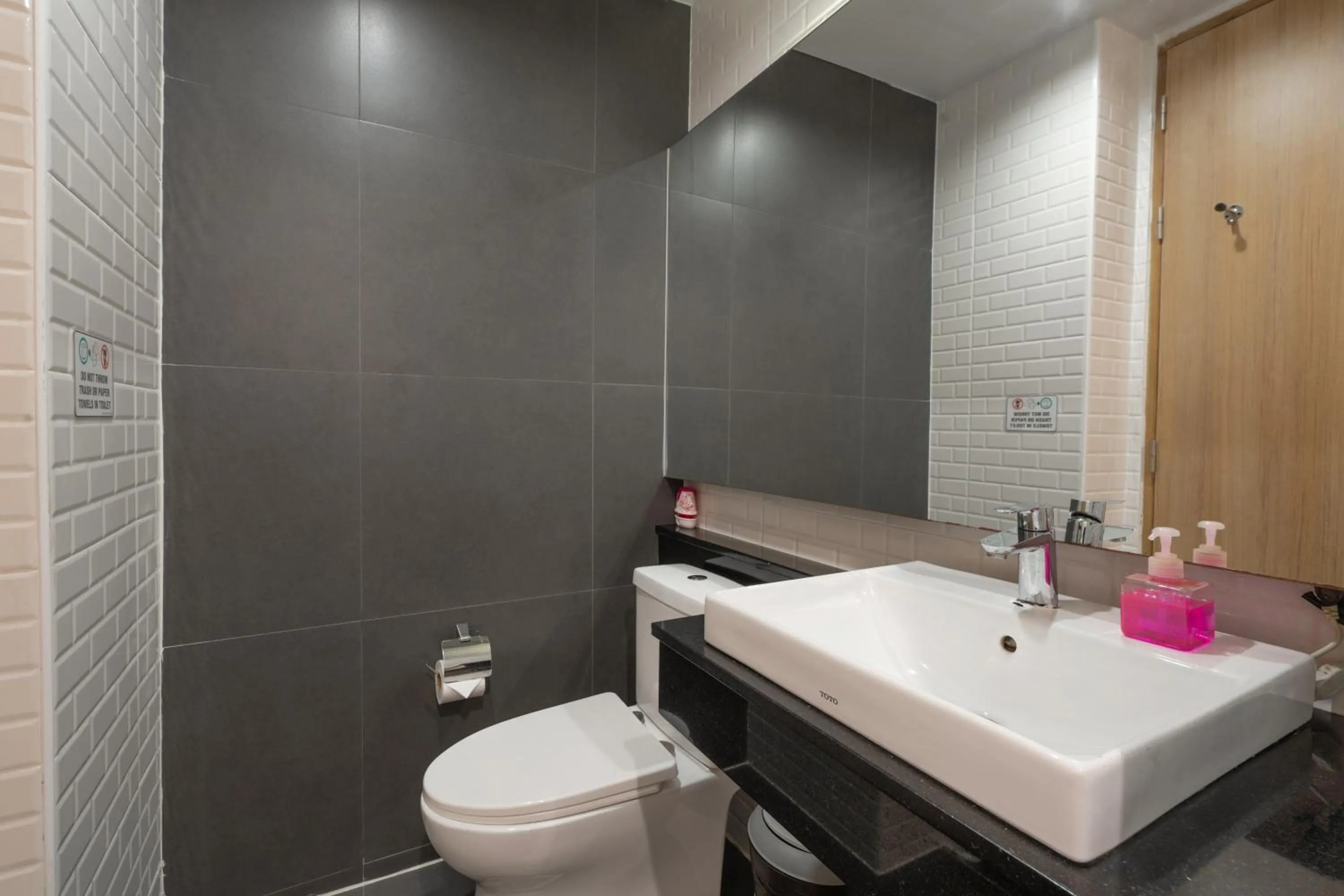 Toilet in Patong Poshtel